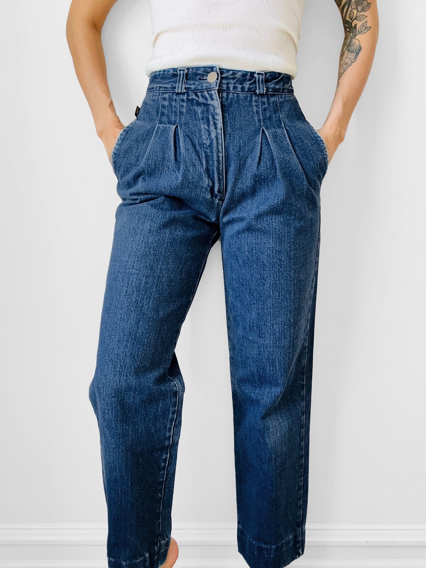 1980s Sasson Brand High-Waisted Pleated Tapered Leg Denim Blue Jeans - Waist 26