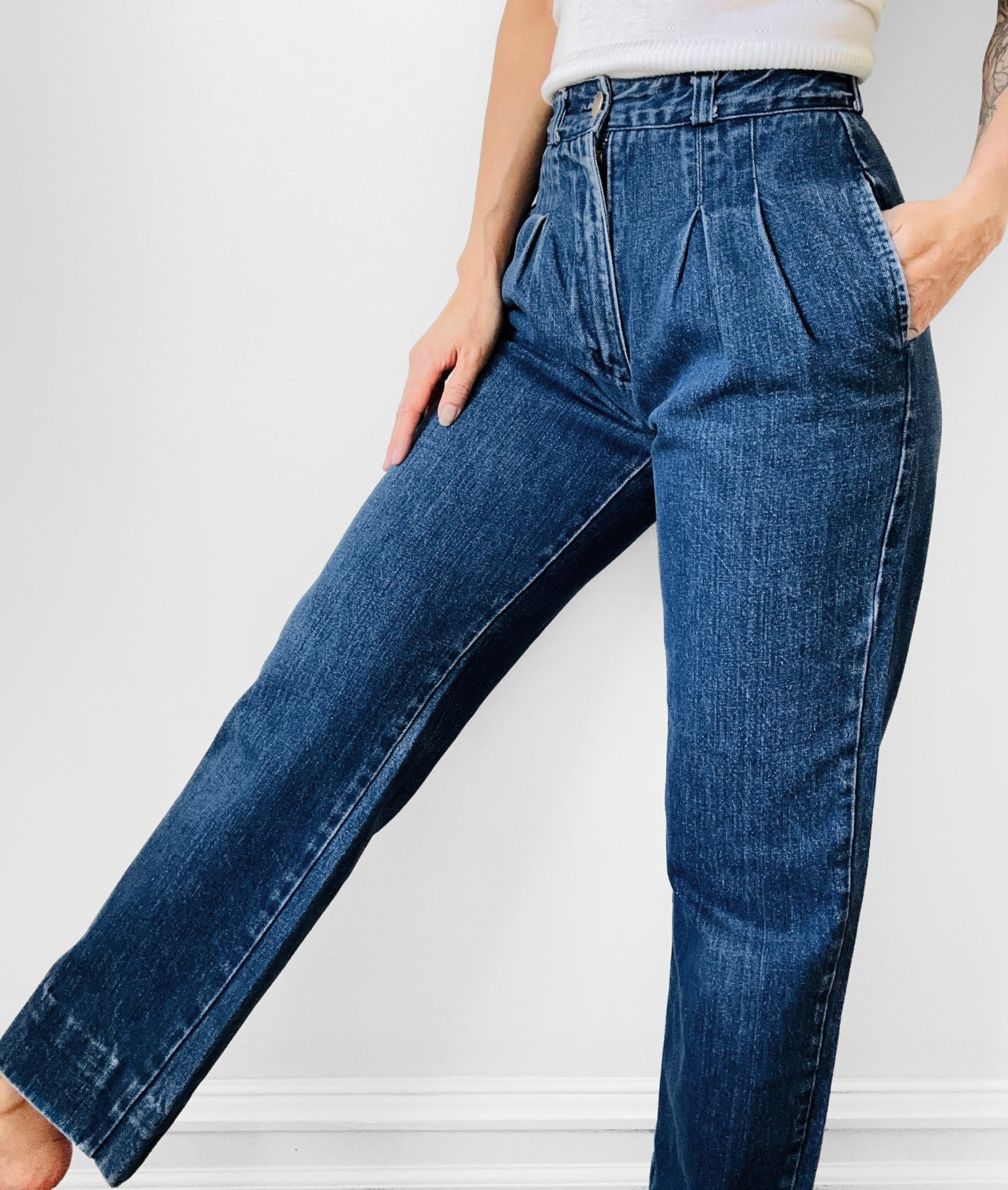 1980s Sasson Brand High-Waisted Pleated Tapered Leg Denim Blue Jeans - Waist 26