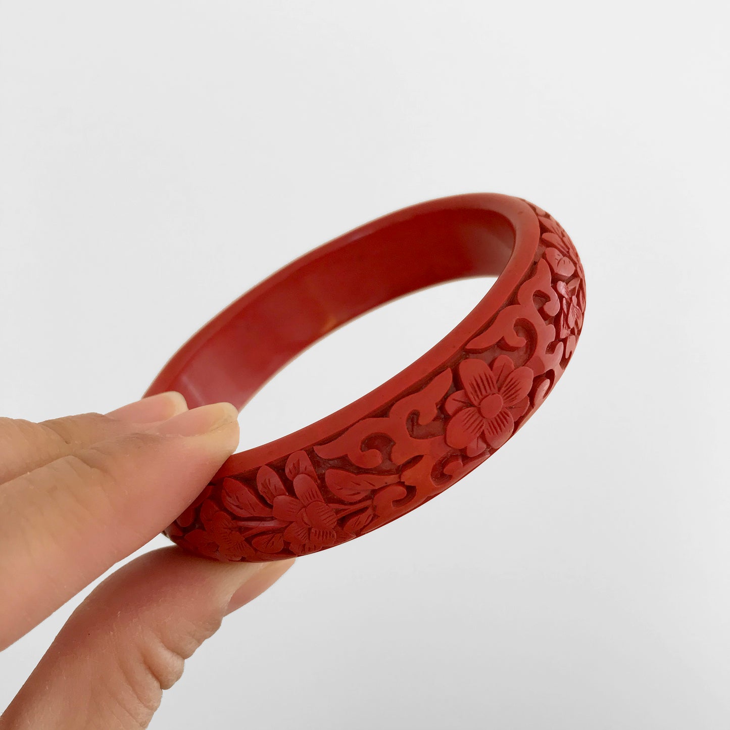 Antique early 1900s, Red Chinese Cinnabar Floral Carved Bangle Bracelet Set