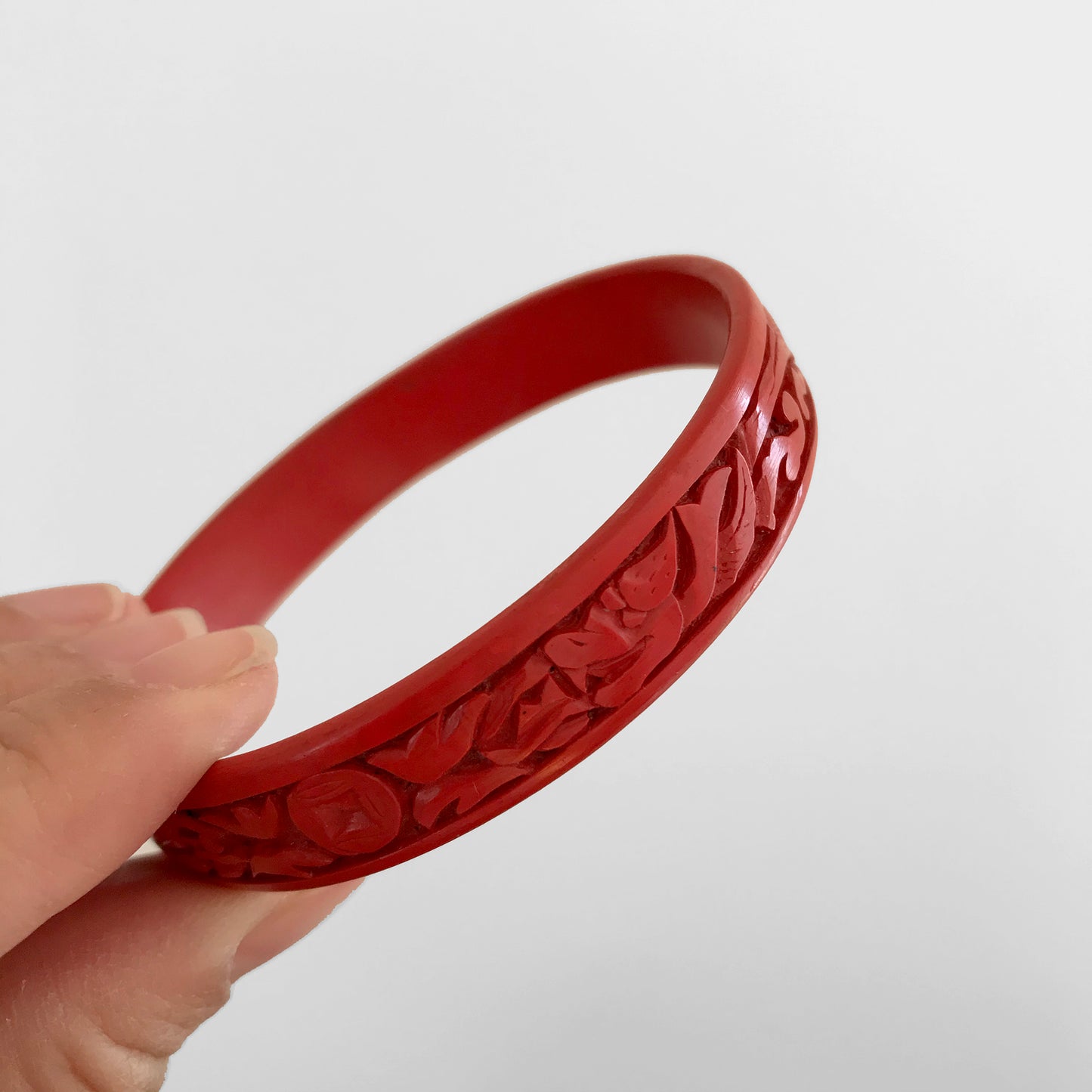 Antique early 1900s, Red Chinese Cinnabar Floral Carved Bangle Bracelet Set