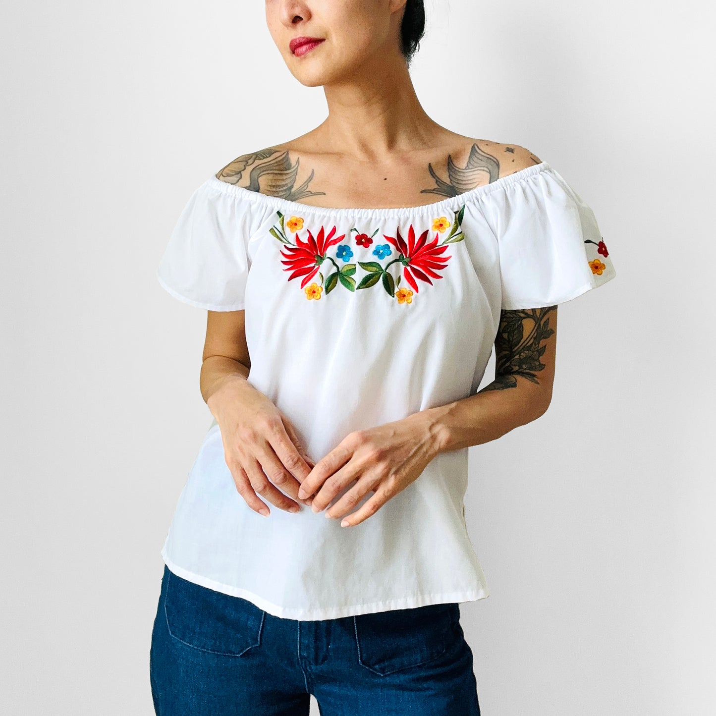 1970s Floral Embroidered White A-Line Cotton Mexican Boho Top - Sz. S