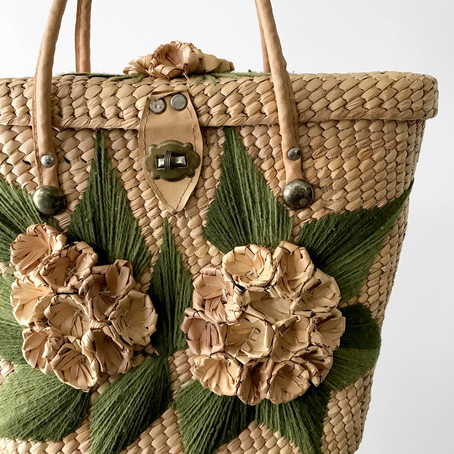 1950s - 1960s Mid-Century Floral and Leaf Woven Straw Basket Handbag