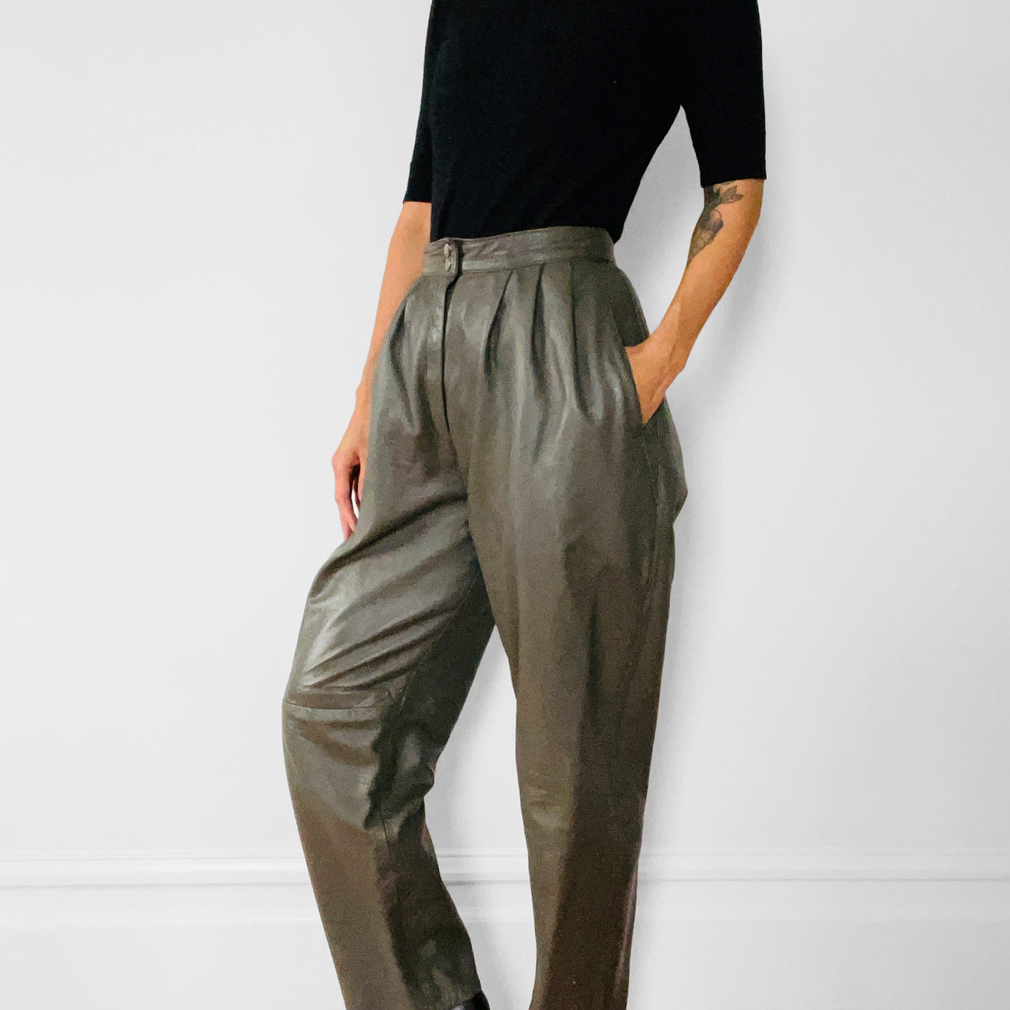 1980s Olive-Green Made in Canada High-Waisted Pleated Leather Tapered Trousers Pants