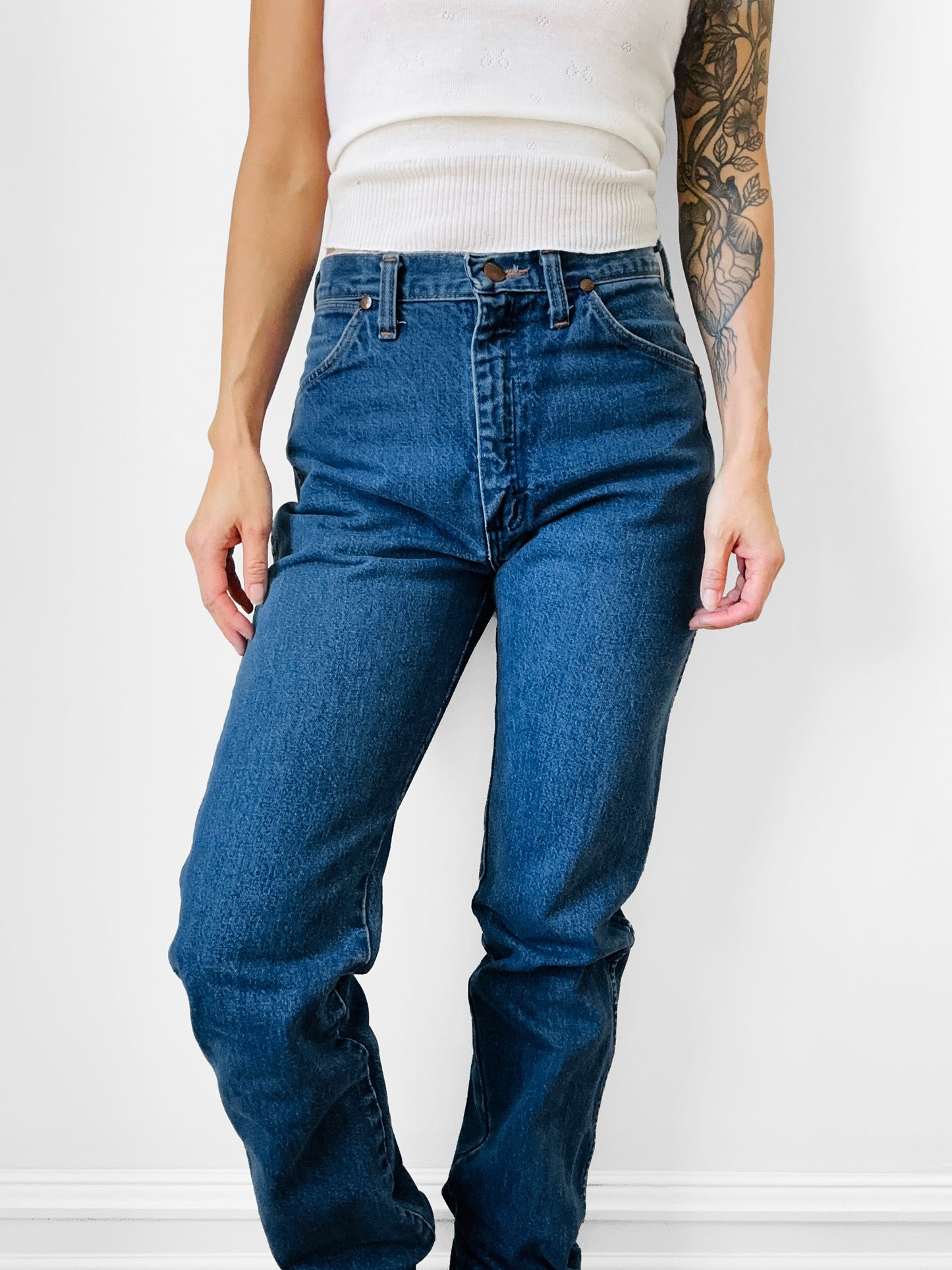 1980s - 1990s Made in the USA Medium Wash Red Tab High-Waisted Tapered Leg WRANGLER Denim Blue Jeans - Waist 28