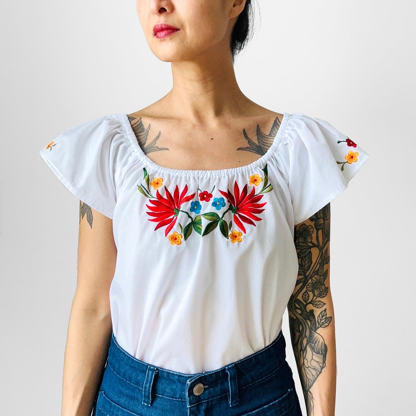 1970s Floral Embroidered White A-Line Cotton Mexican Boho Top - Sz. S