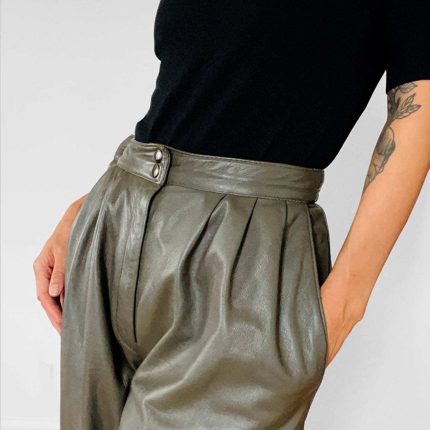 1980s Olive-Green Made in Canada High-Waisted Pleated Leather Tapered Trousers Pants