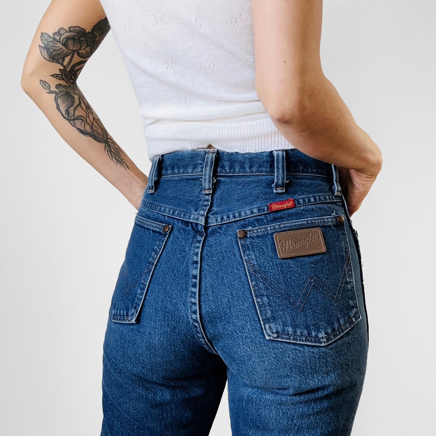 1980s - 1990s Made in the USA Medium Wash Red Tab High-Waisted Tapered Leg WRANGLER Denim Blue Jeans - Waist 28