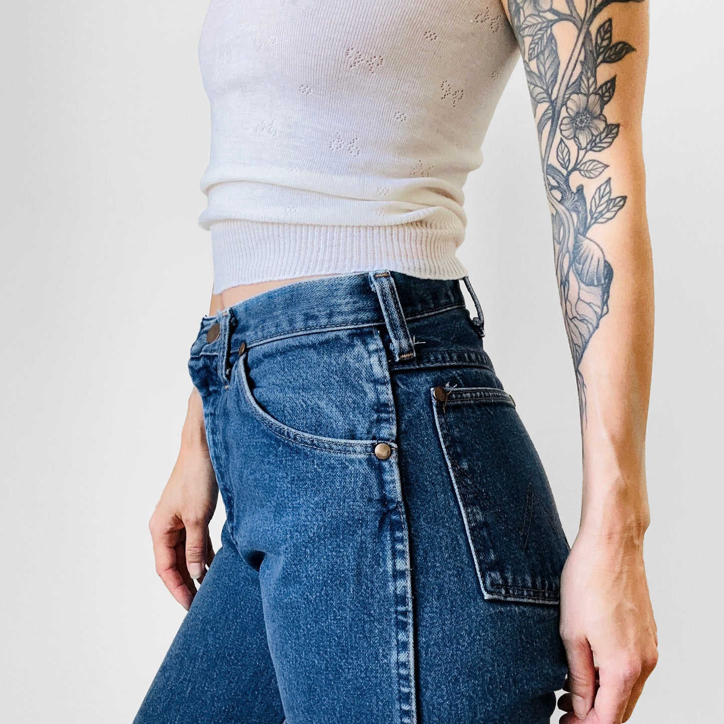 1980s - 1990s Made in the USA Medium Wash Red Tab High-Waisted Tapered Leg WRANGLER Denim Blue Jeans - Waist 28