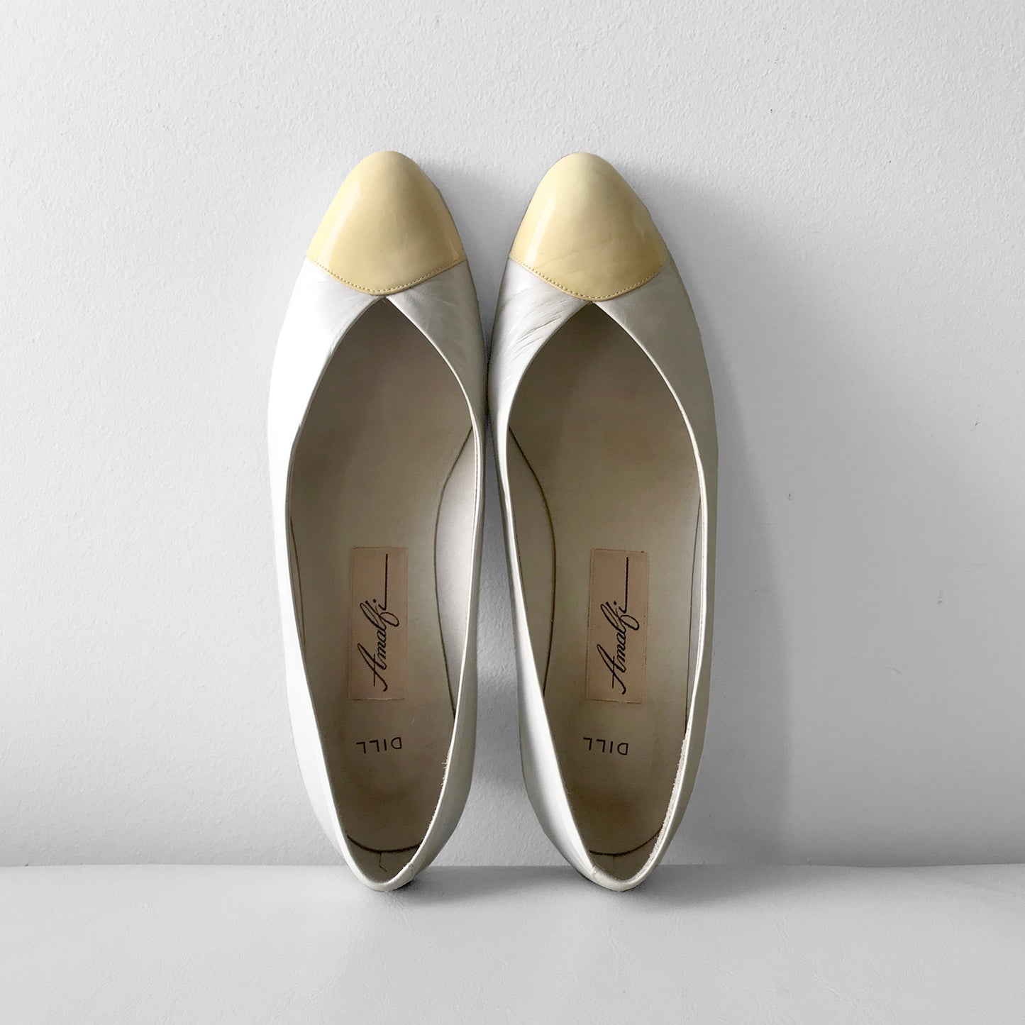 1980s Yellow-Tipped Off-White Pointed-Toe Low-Heeled Slip-On Shoe