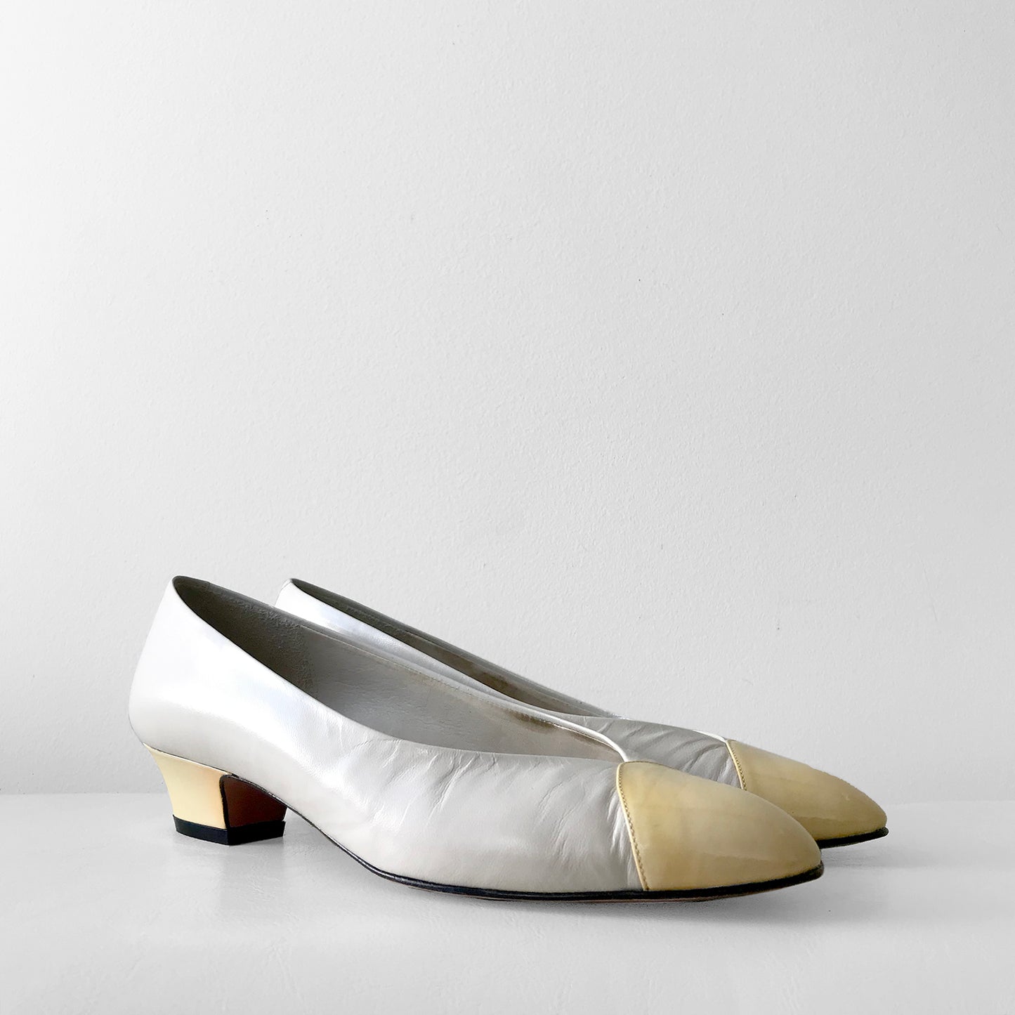 1980s Yellow-Tipped Off-White Pointed-Toe Low-Heeled Slip-On Shoe