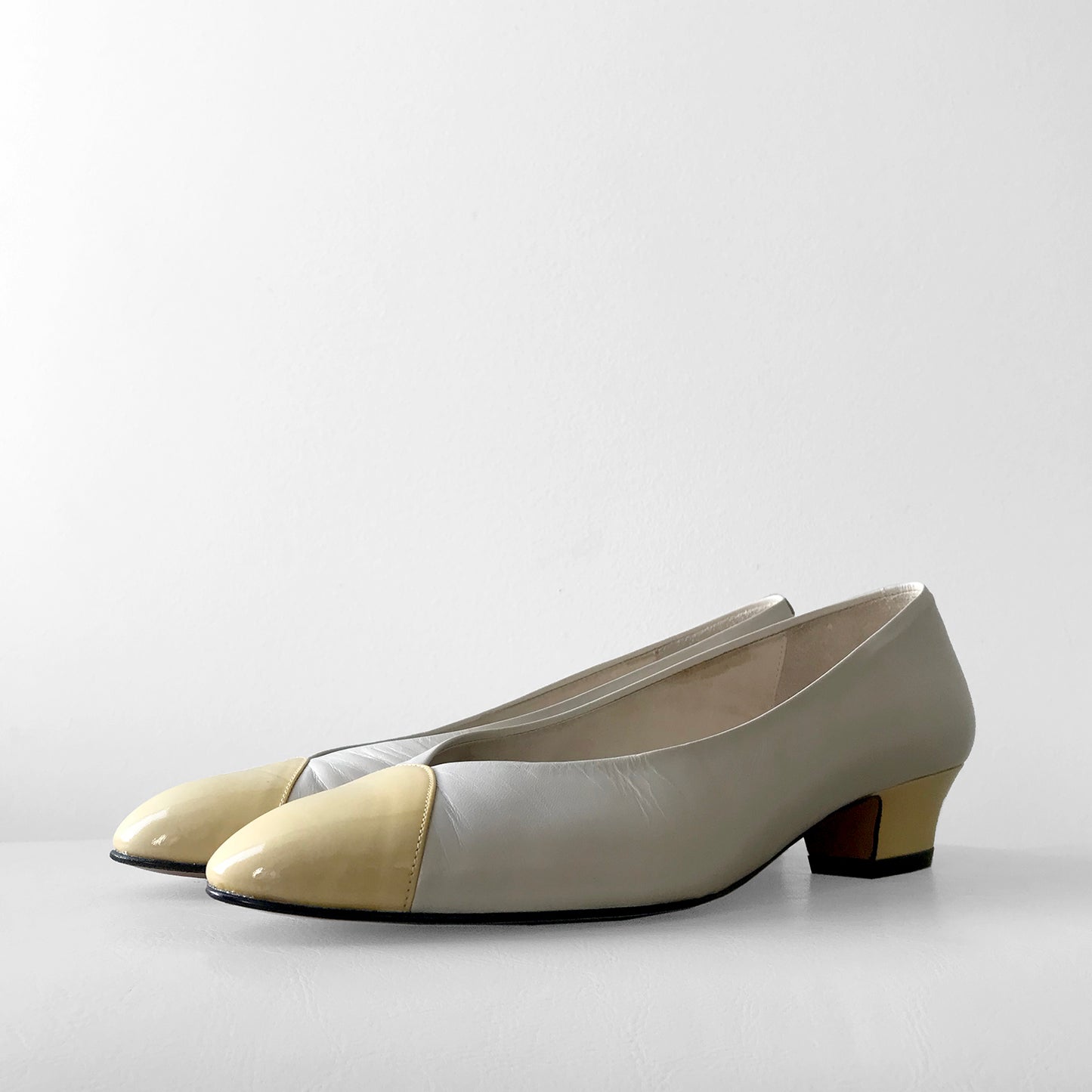 1980s Yellow-Tipped Off-White Pointed-Toe Low-Heeled Slip-On Shoe