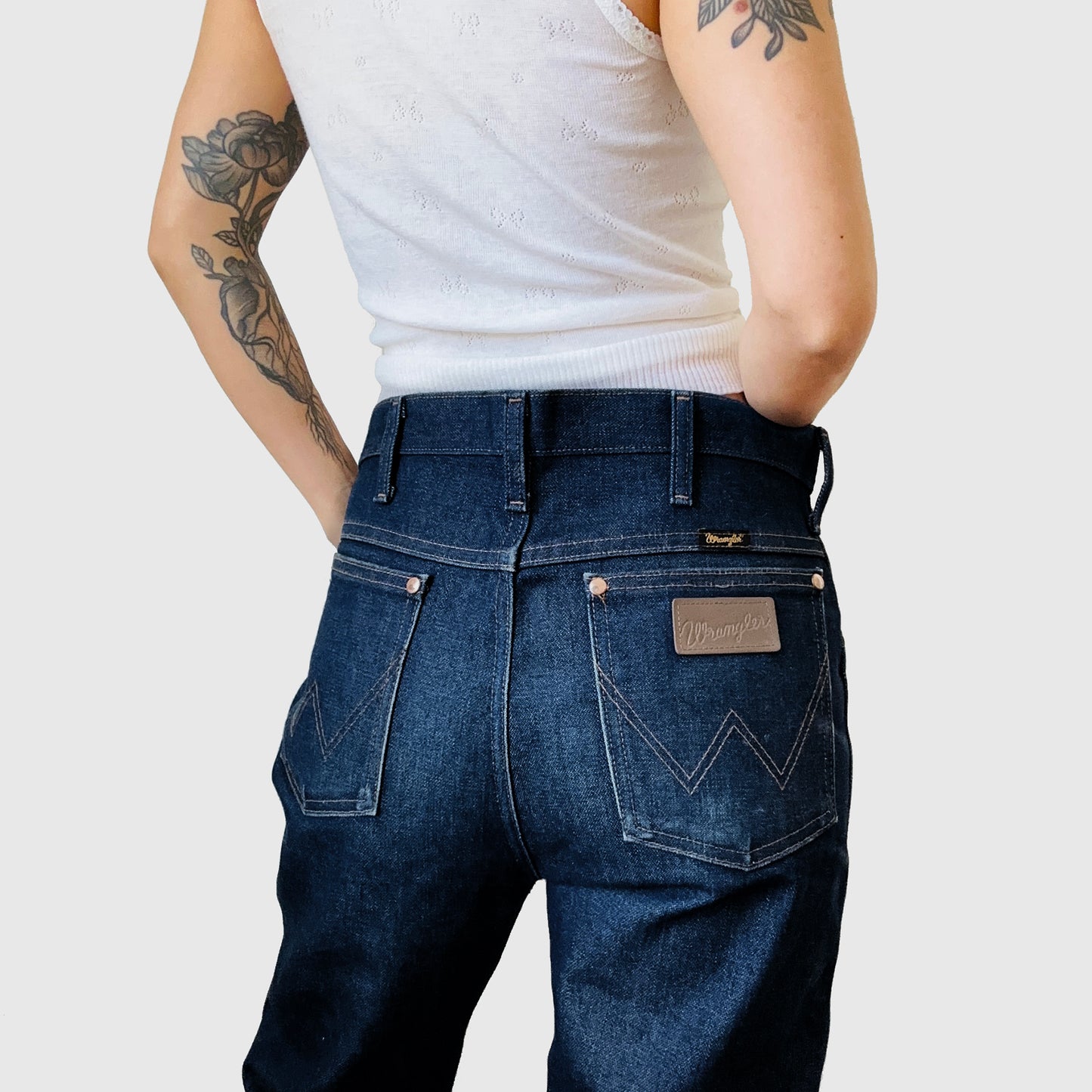 Modern Dark Desaturated Wash Tapered Leg Reworked WRANGLER Denim Blue Jeans - Waist 32 x 36