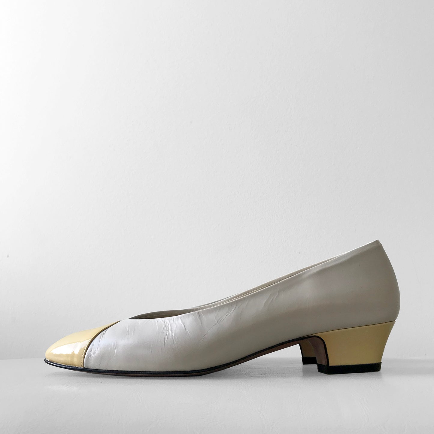 1980s Yellow-Tipped Off-White Pointed-Toe Low-Heeled Slip-On Shoe