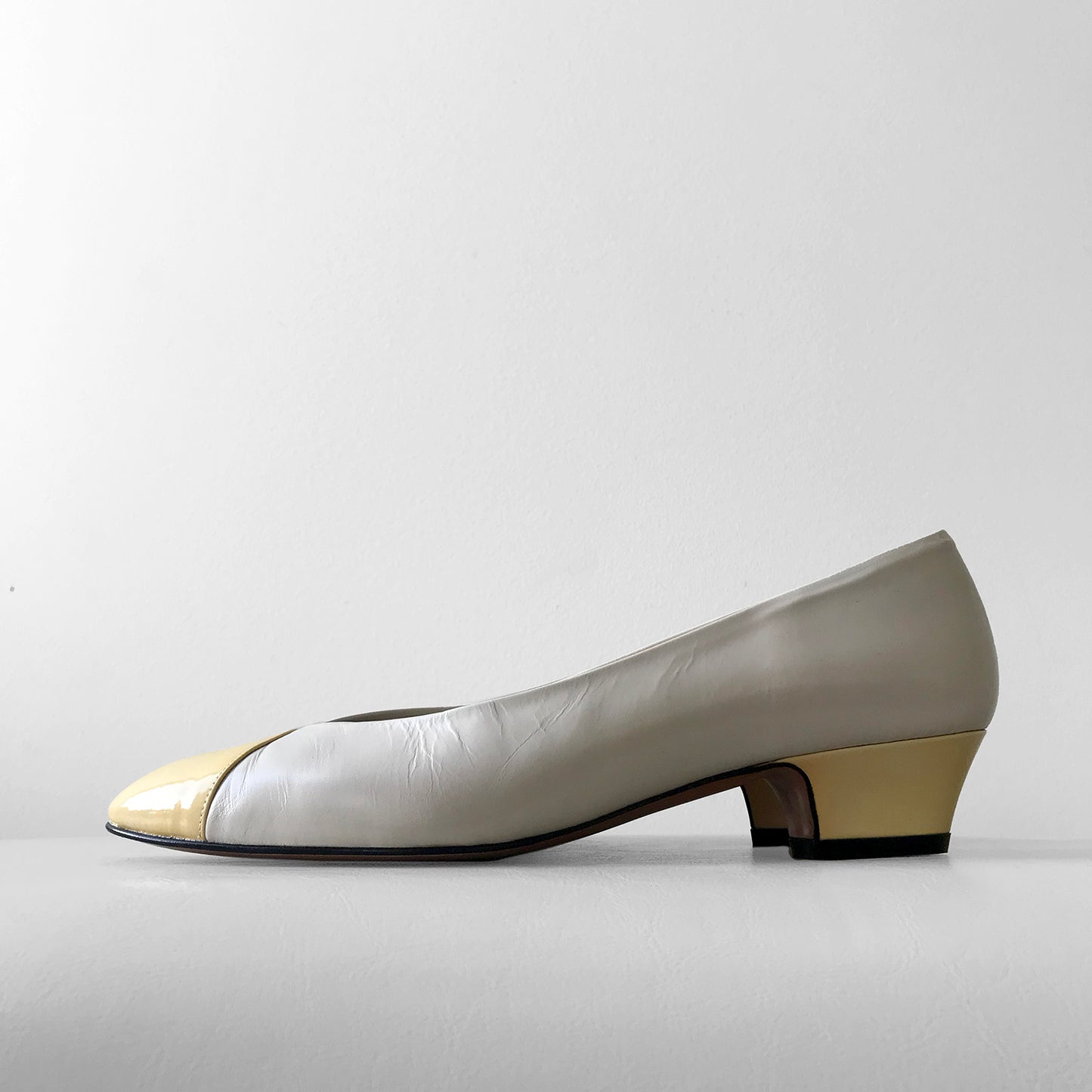 1980s Yellow-Tipped Off-White Pointed-Toe Low-Heeled Slip-On Shoe