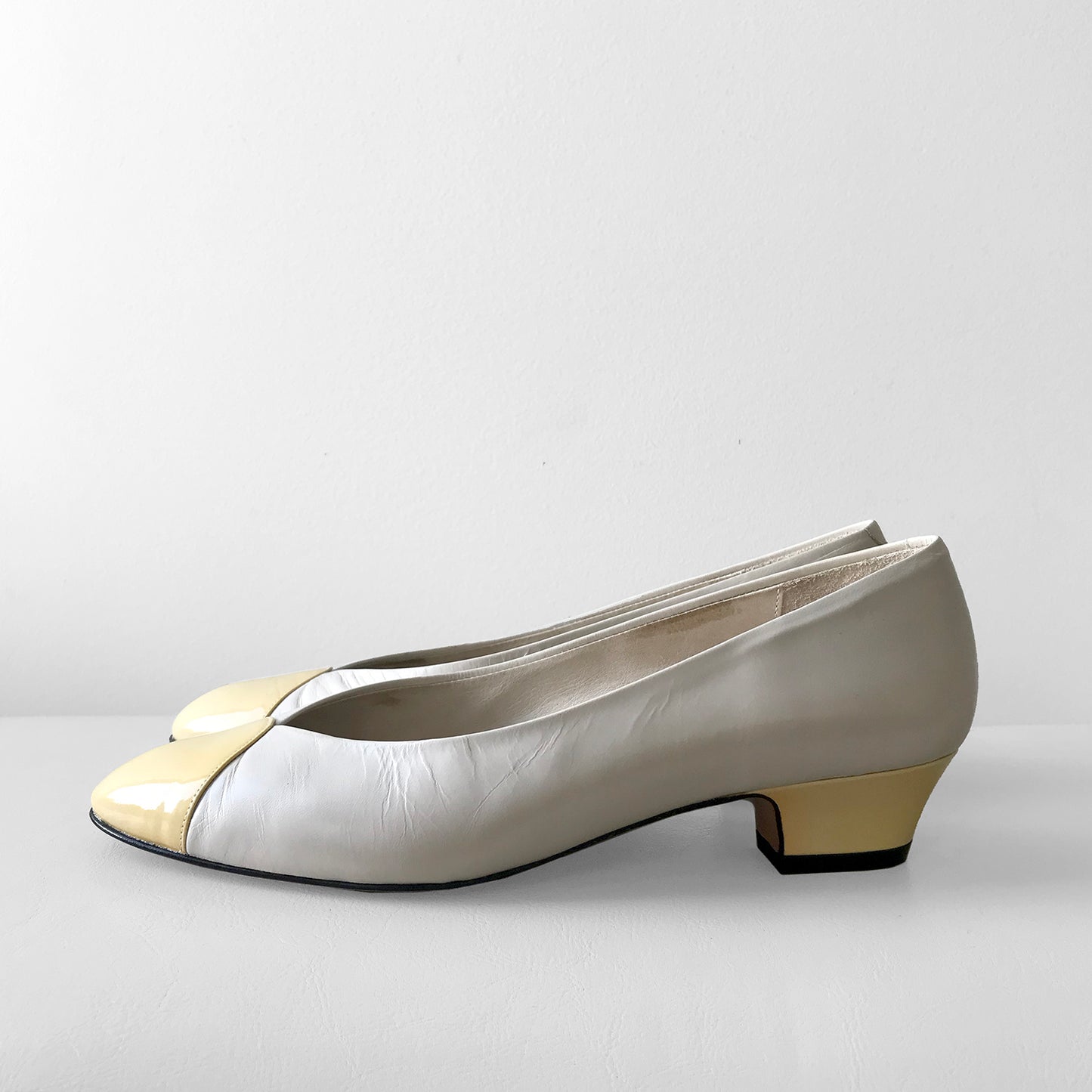 1980s Yellow-Tipped Off-White Pointed-Toe Low-Heeled Slip-On Shoe