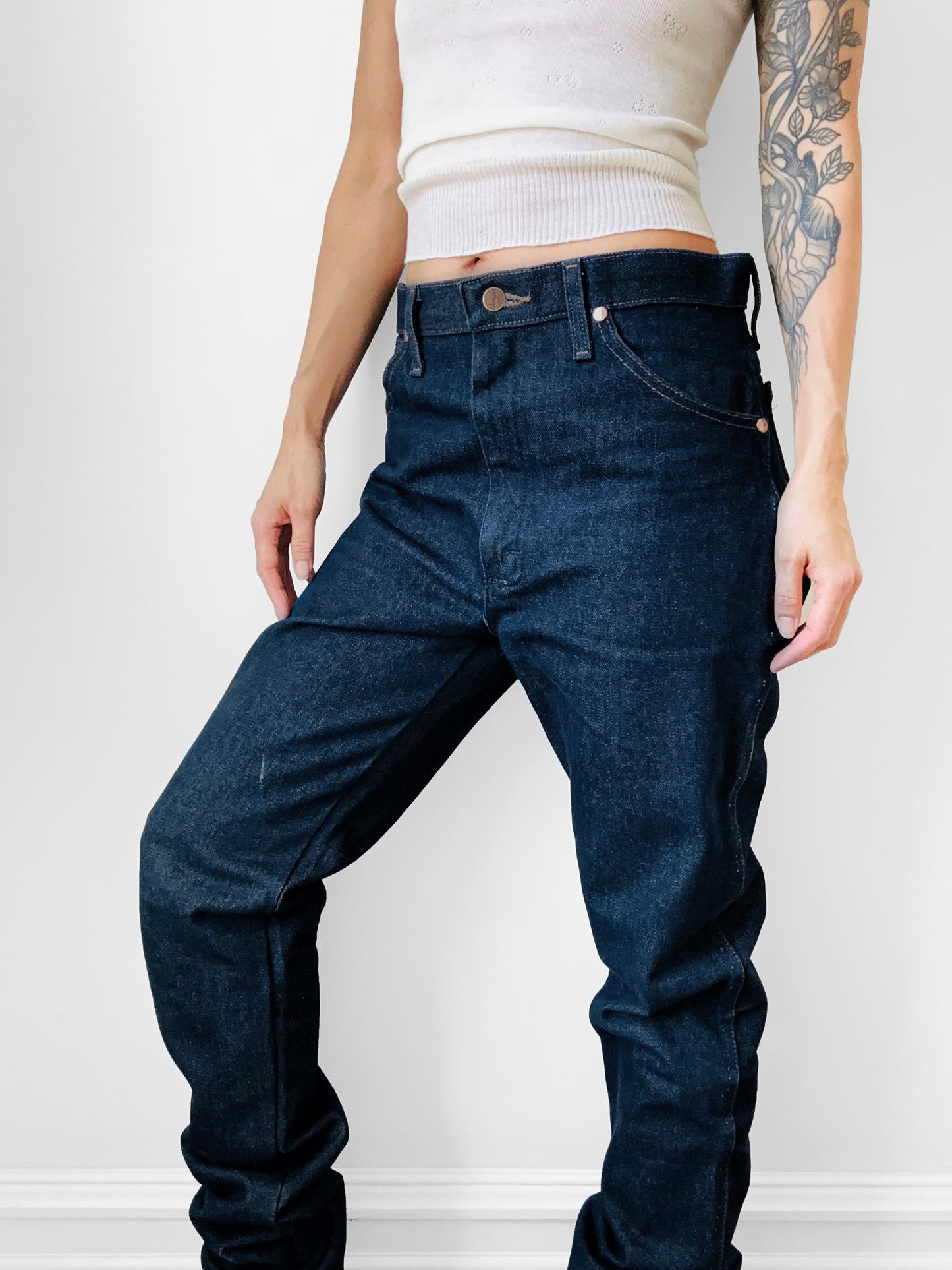 Modern Dark Desaturated Wash Tapered Leg Reworked WRANGLER Denim Blue Jeans - Waist 32 x 36