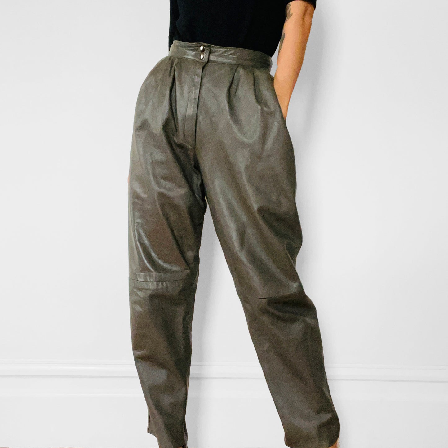 1980s Olive-Green Made in Canada High-Waisted Pleated Leather Tapered Trousers Pants