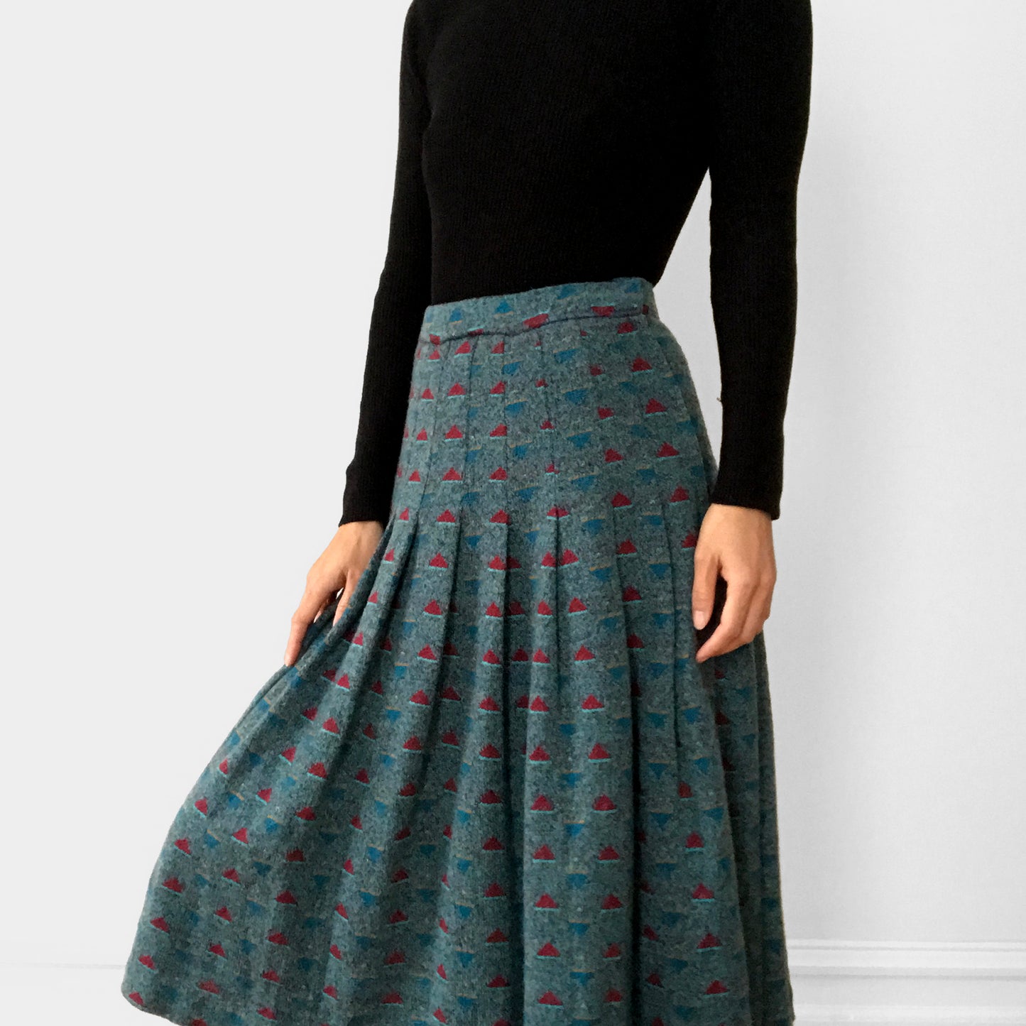 1980s Teal Patterned Pleated Fit and Flare Knit Skirt