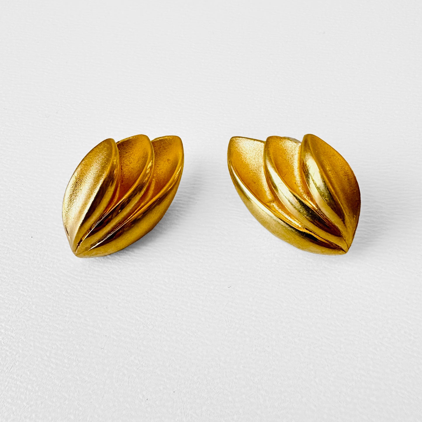 Textured Solid Gold-Toned Leaf Shaped Earrings