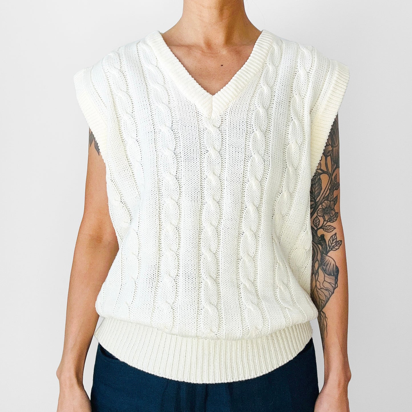 1970s Cream Soft Cable-Knit V-Neck Relaxed Fit Sweater Vest