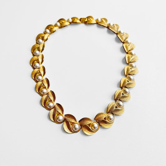 1950s Gold-Toned Leaf Faux Pearl Link Necklace