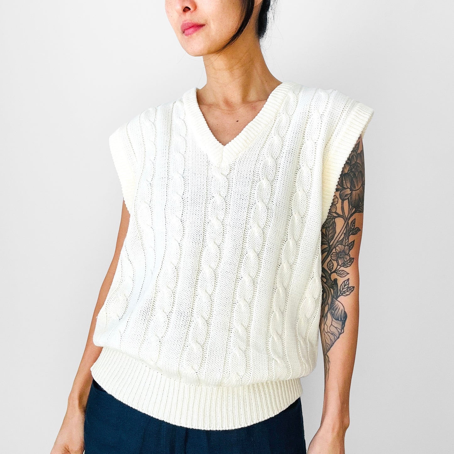 1970s Cream Soft Cable-Knit V-Neck Relaxed Fit Sweater Vest