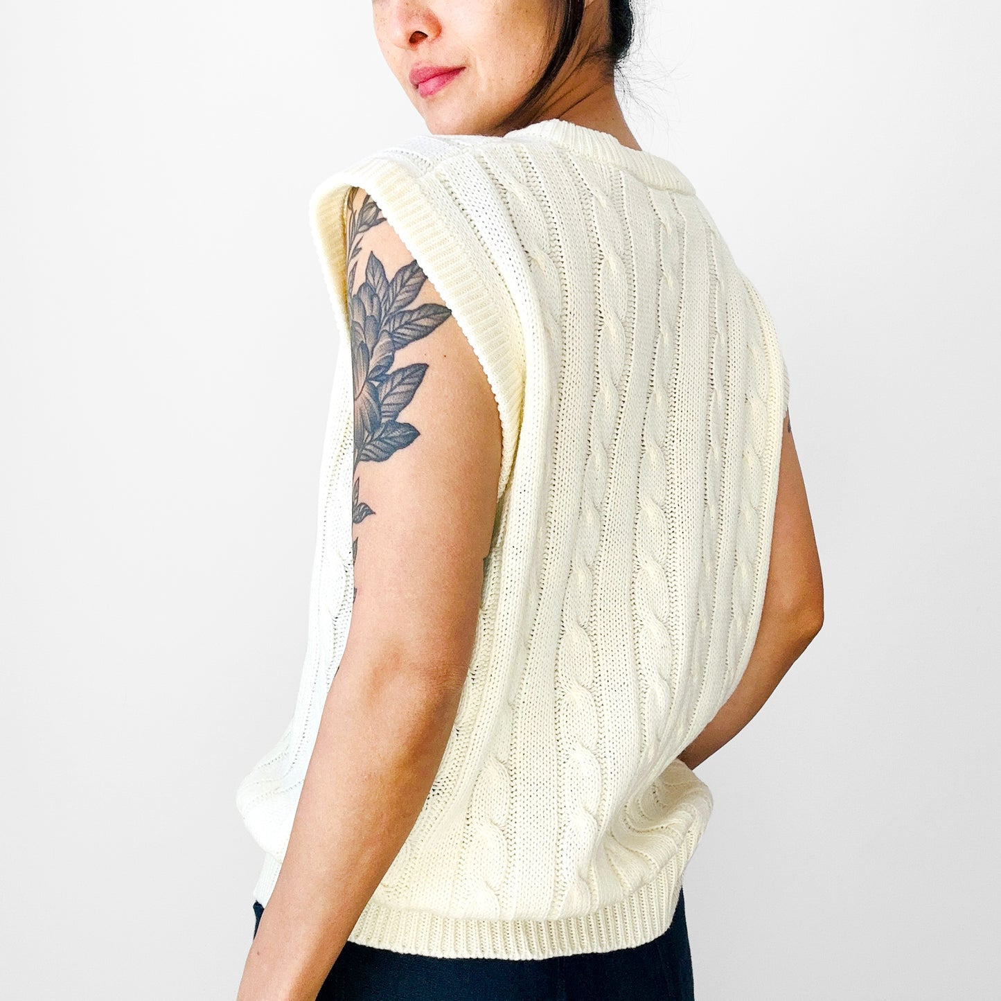 1970s Cream Soft Cable-Knit V-Neck Relaxed Fit Sweater Vest