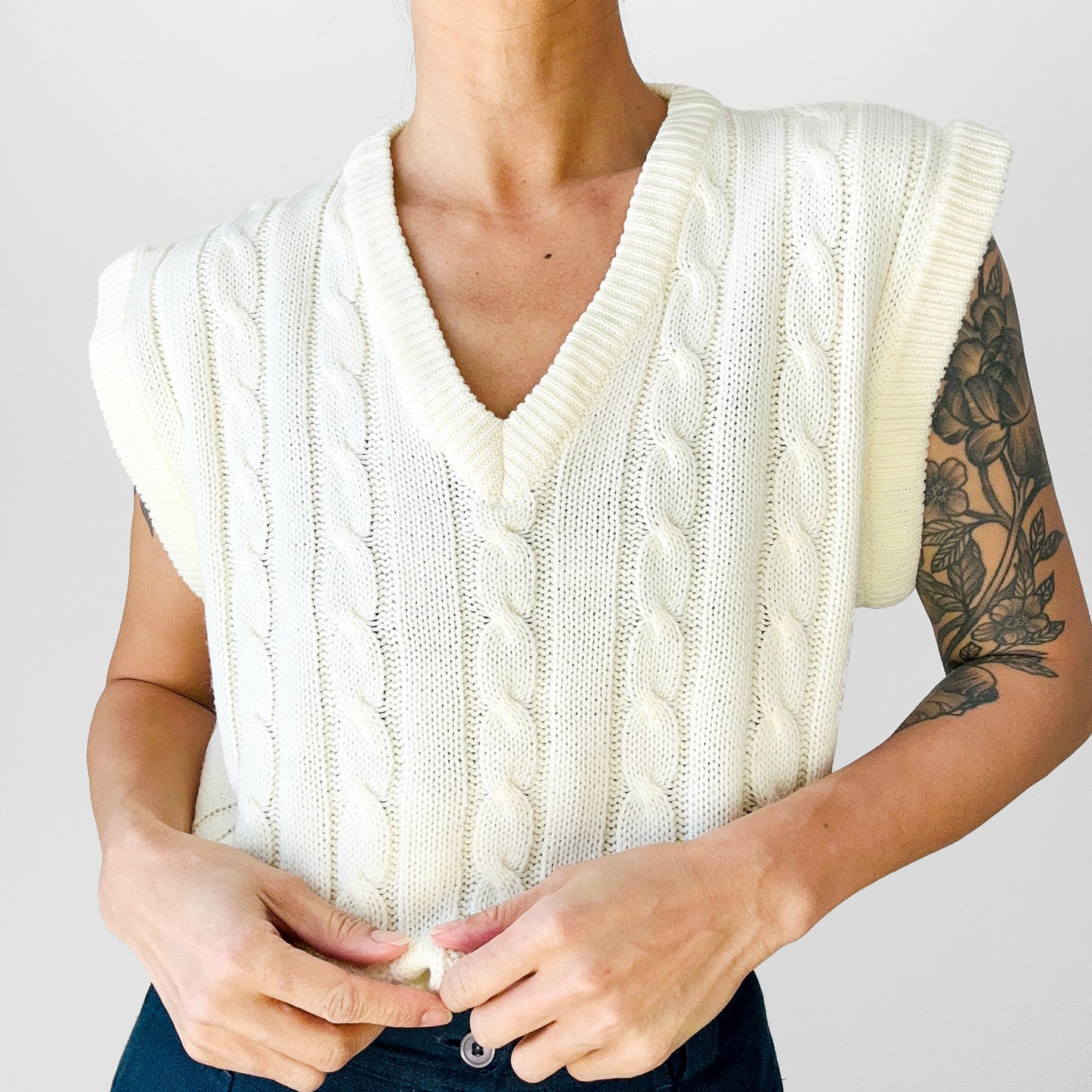 1970s Cream Soft Cable-Knit V-Neck Relaxed Fit Sweater Vest