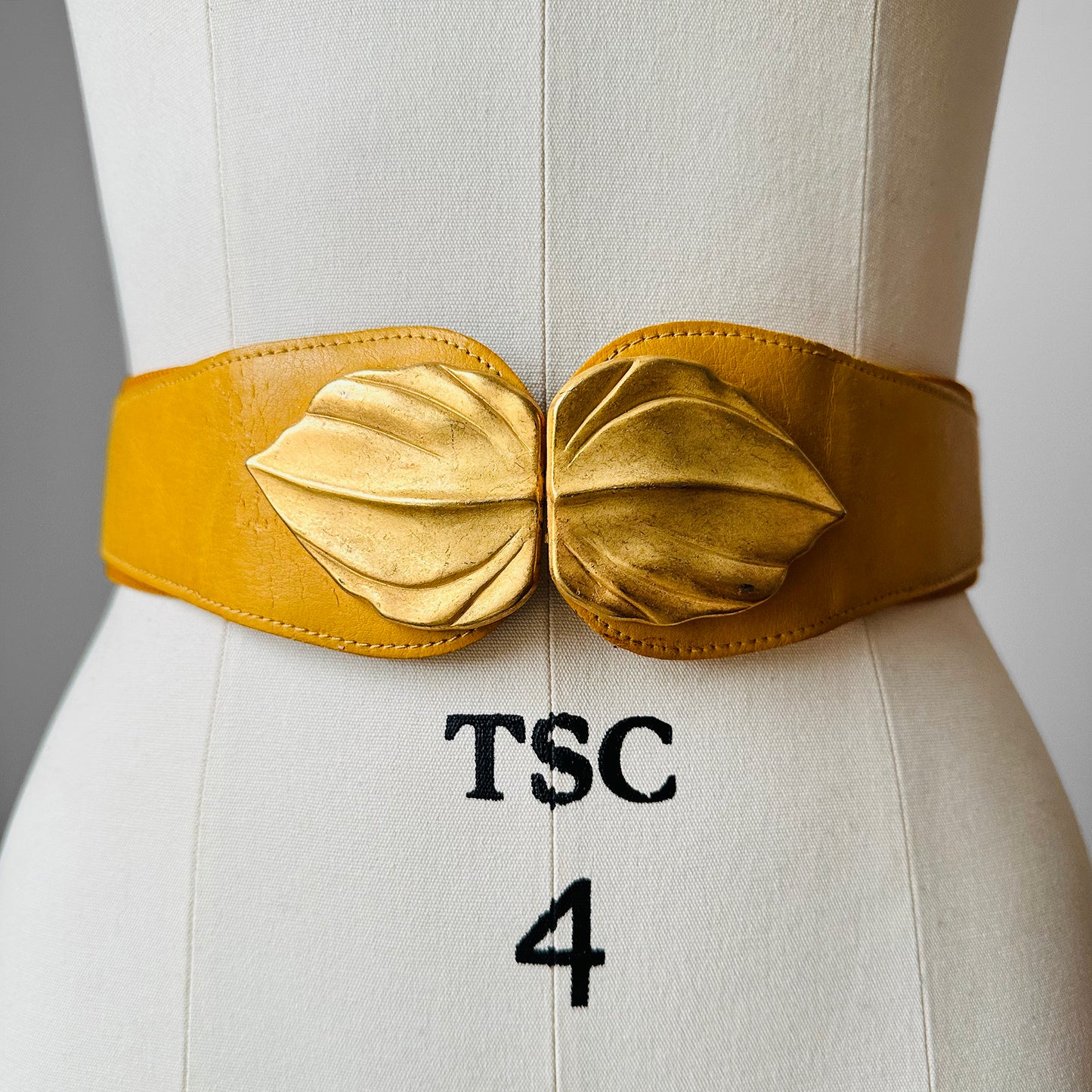 1980s Made in Canada Mustard Yellow Leaf Embellished Elastic Leather Belt - Sz. 30.5-32