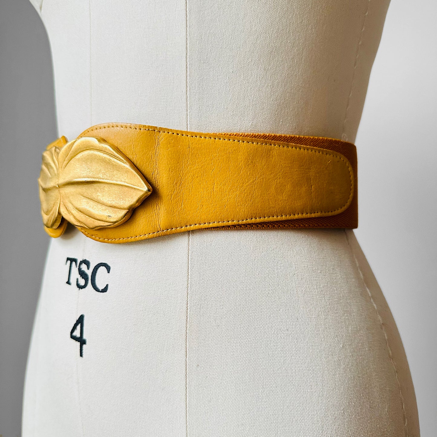 1980s Made in Canada Mustard Yellow Leaf Embellished Elastic Leather Belt - Sz. 30.5-32