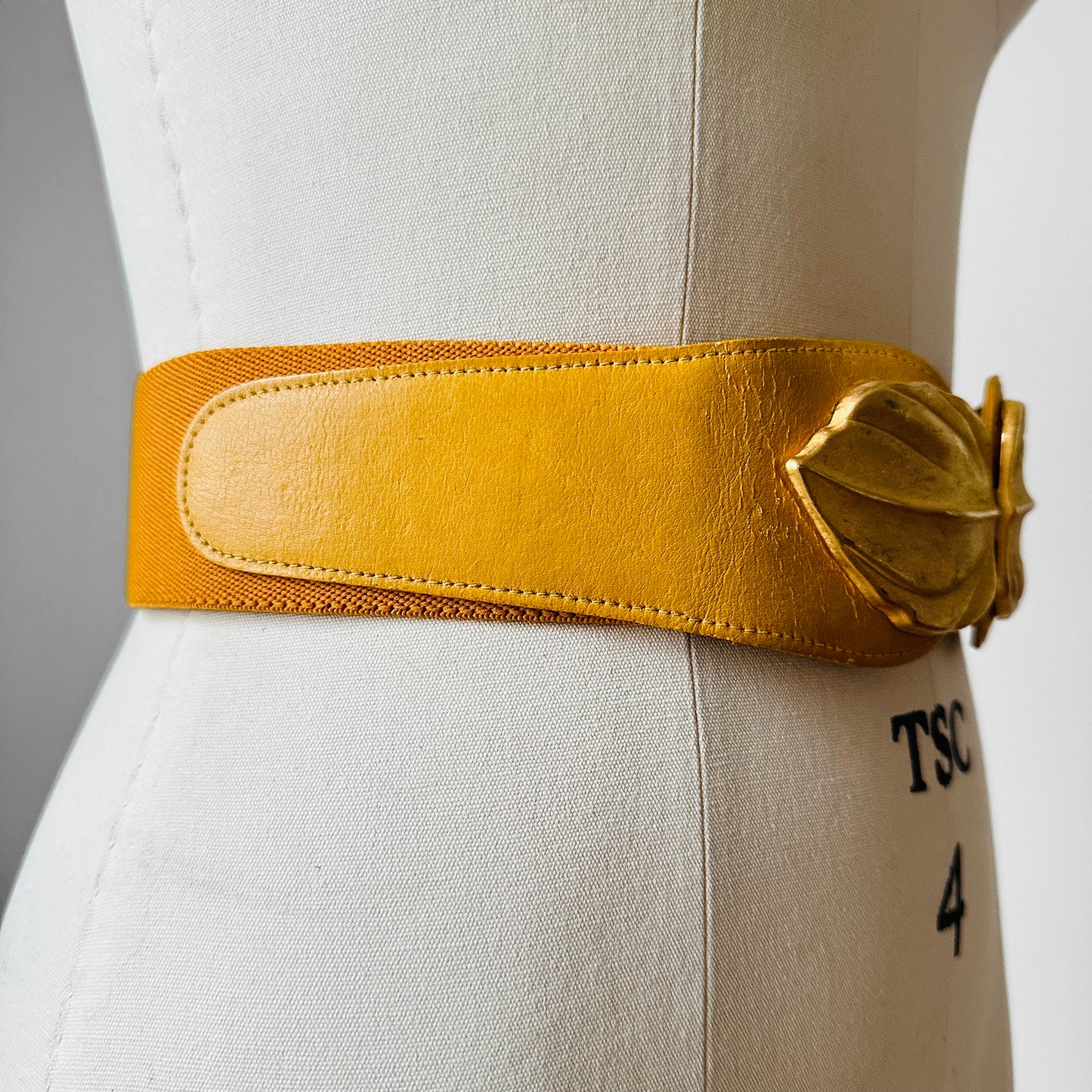 1980s Made in Canada Mustard Yellow Leaf Embellished Elastic Leather Belt - Sz. 30.5-32