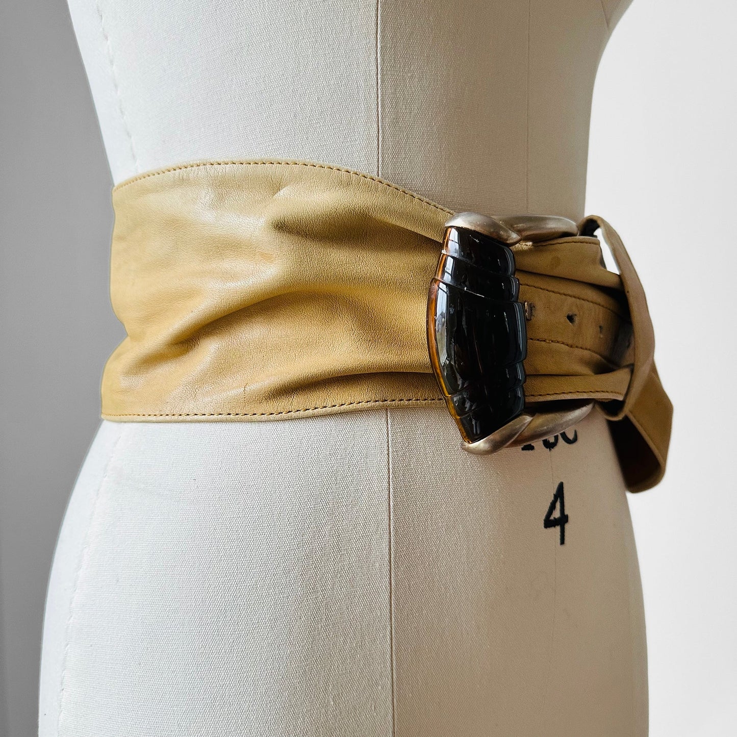 1980s Wide Tan Buttery Soft Leather Heavy Tortoiseshell Tarnished Silver Buckle Belt - Sz. 28-31