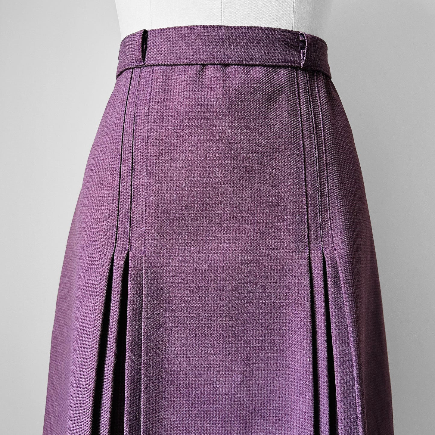 1960s Plum Purple Houndstooth Patterned A-Line Inverted Pleat Skirt - Waist 30