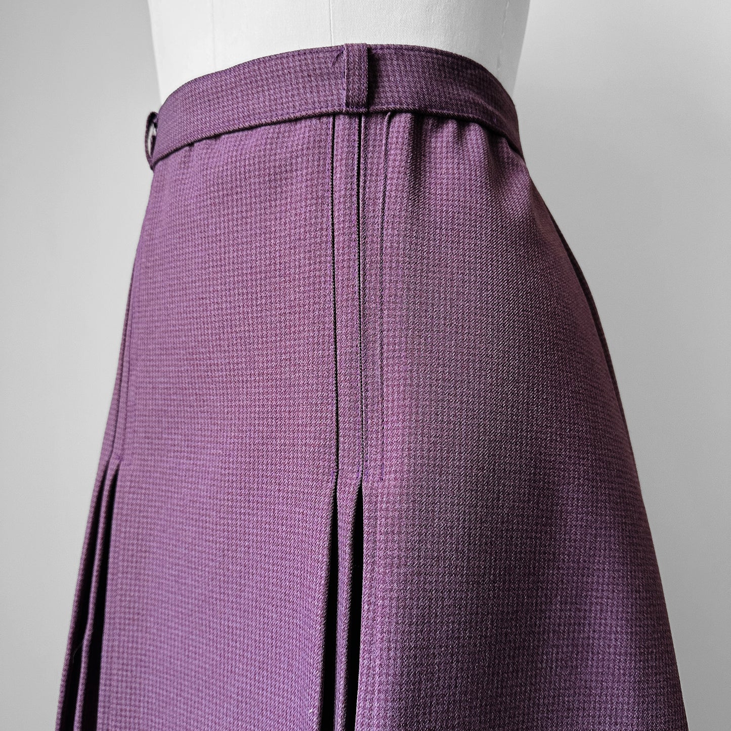 1960s Plum Purple Houndstooth Patterned A-Line Inverted Pleat Skirt - Waist 30