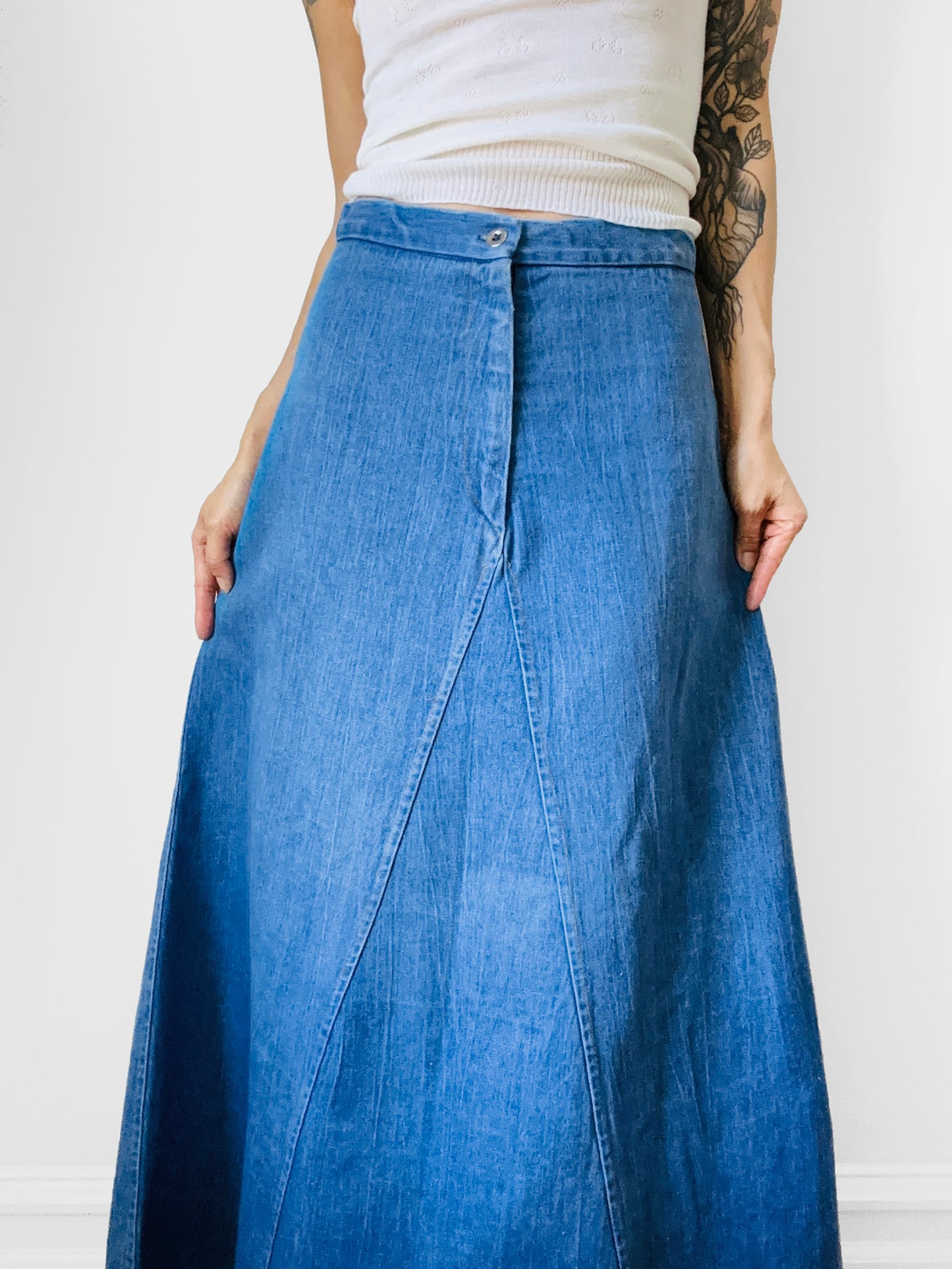 1970s Made in Canada Light Wash A-line Long Denim Jean Skirt - Waist 28