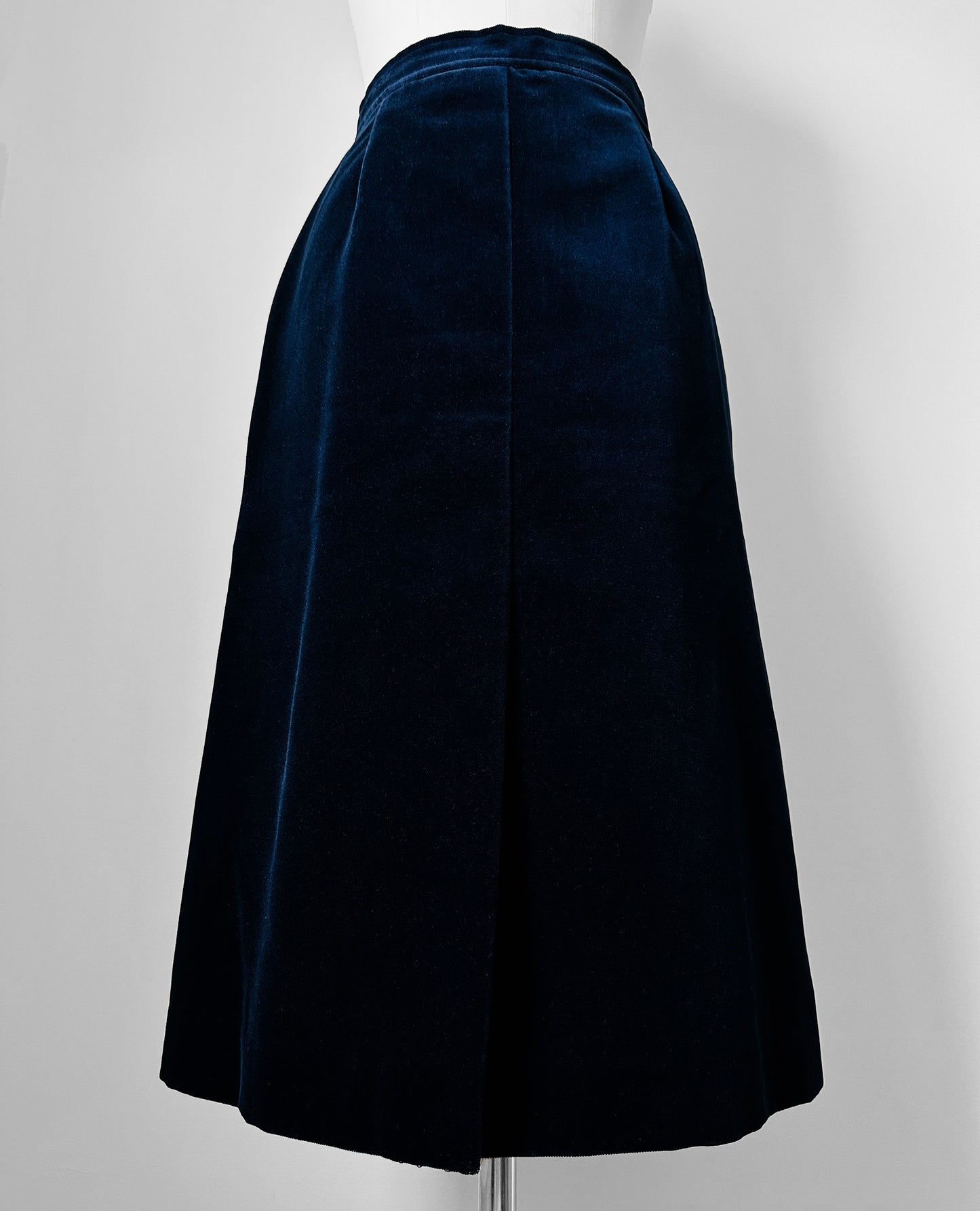 1960s-1970s Highland Queen Dark Blue Heavy Velvet A-Line Made in Canada Skirt - Waist 26