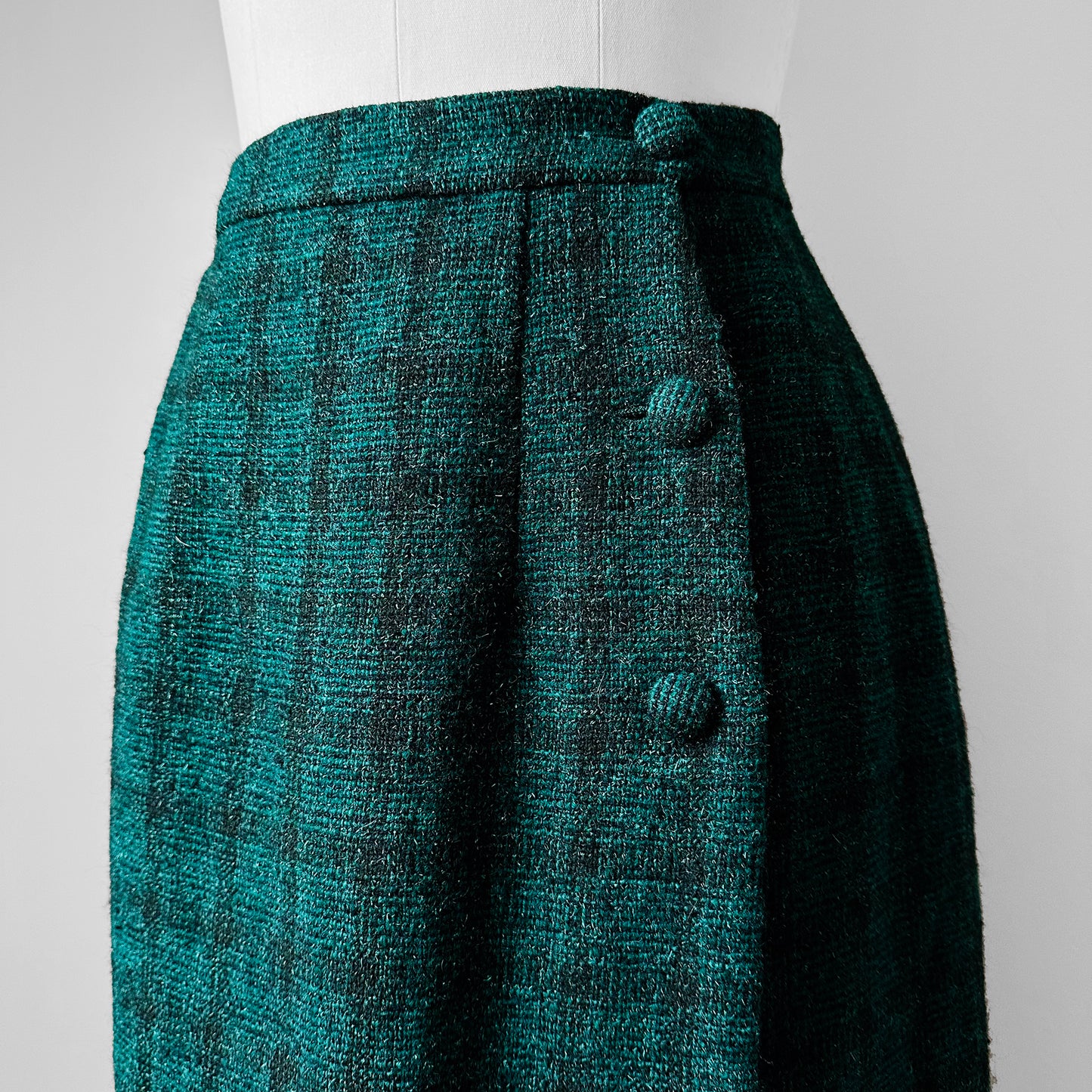 1980s Green and Black Plaid Side Button Wrap Front Midi-Length Skirt - M/L