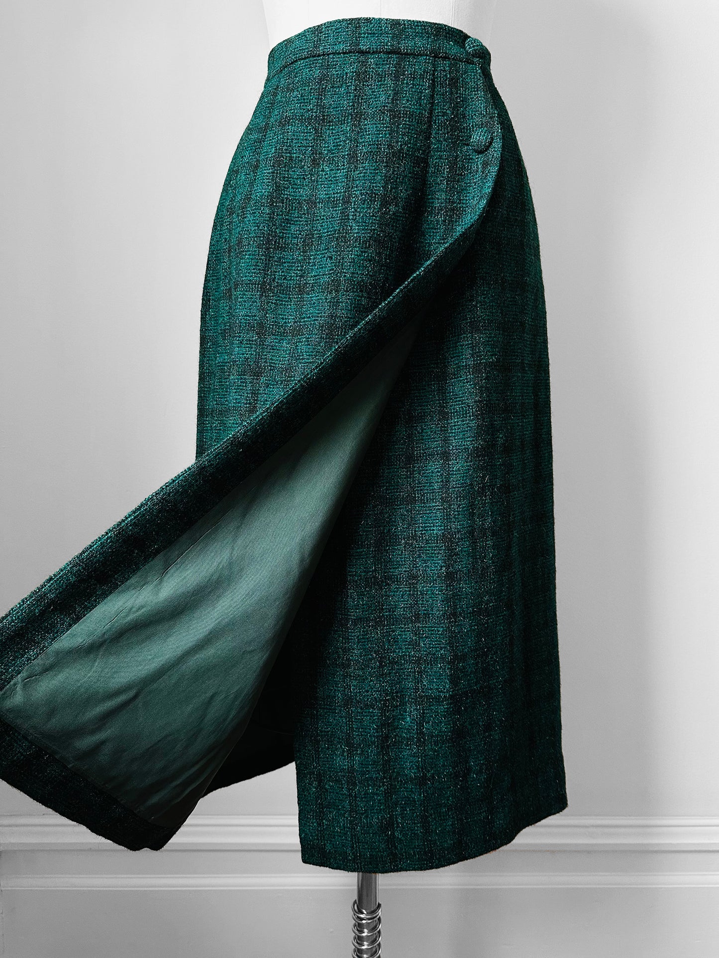 1980s Green and Black Plaid Side Button Wrap Front Midi-Length Skirt - M/L