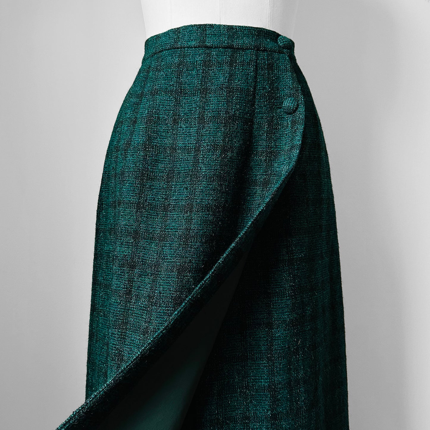 1980s Green and Black Plaid Side Button Wrap Front Midi-Length Skirt - M/L