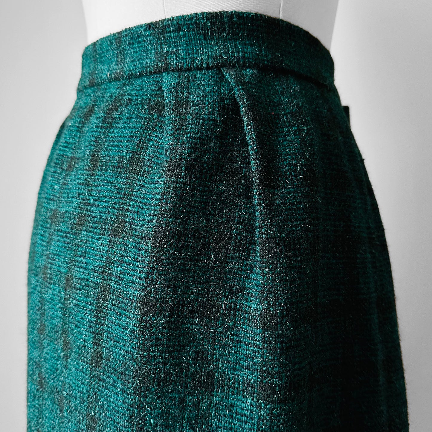 1980s Green and Black Plaid Side Button Wrap Front Midi-Length Skirt - M/L