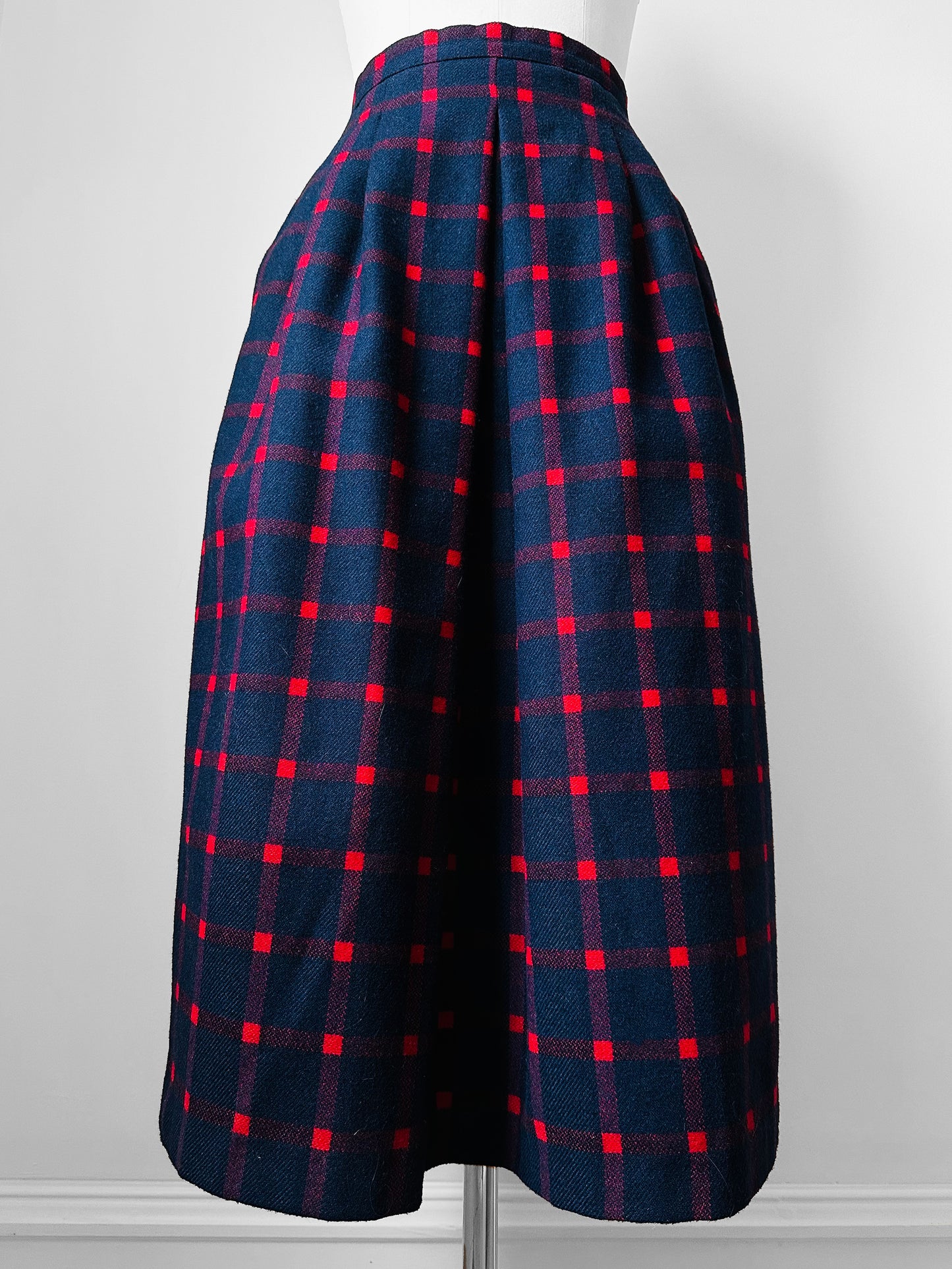 1960s-1970s Navy and Red Plaid Wool Inverted Pleat A-Line Pocketed Midi-Length Skirt - Waist 26.5