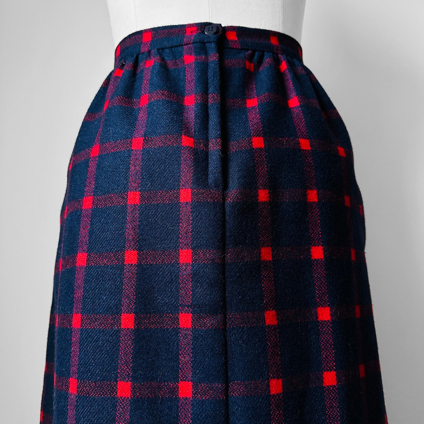 1960s-1970s Navy and Red Plaid Wool Inverted Pleat A-Line Pocketed Midi-Length Skirt - Waist 26.5