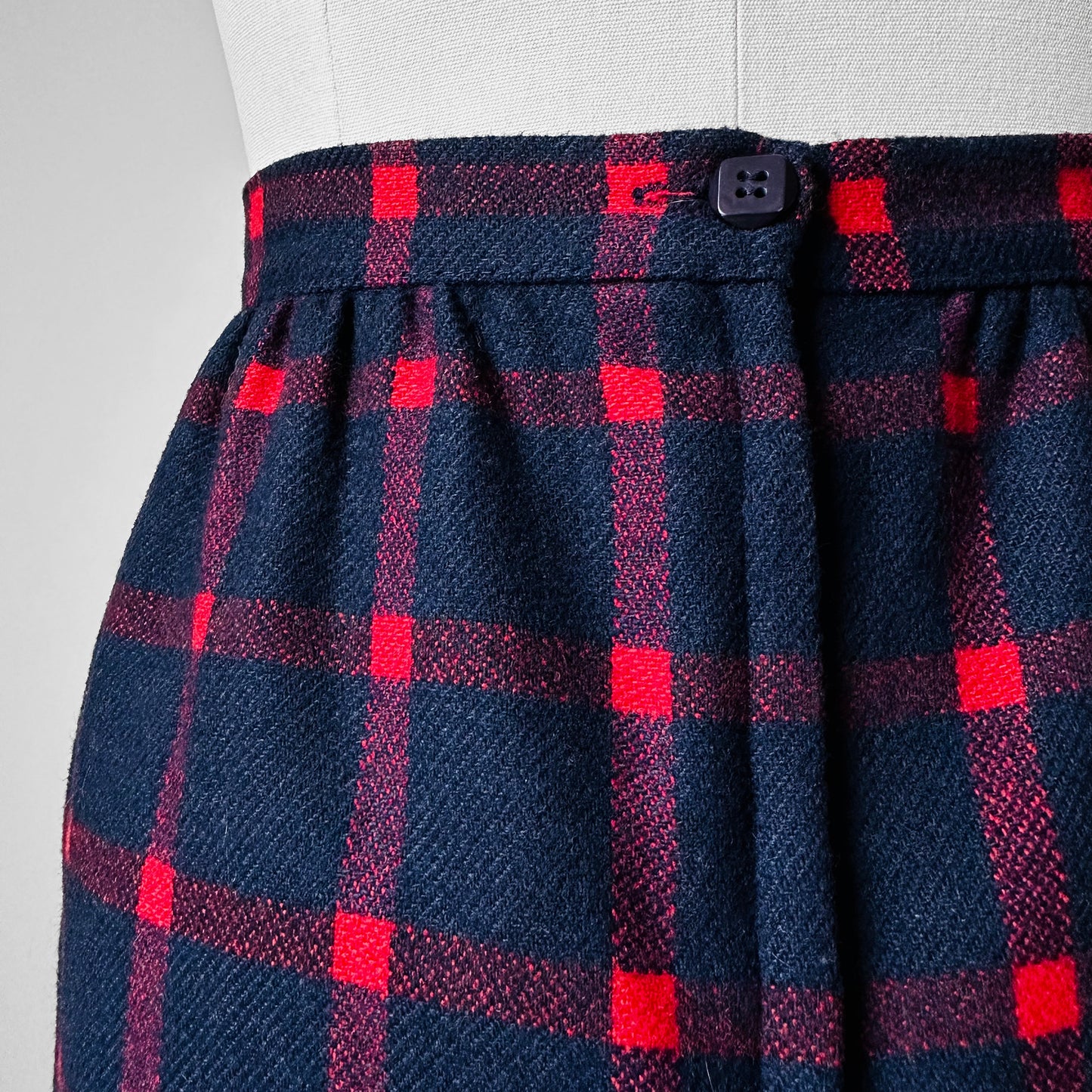 1960s-1970s Navy and Red Plaid Wool Inverted Pleat A-Line Pocketed Midi-Length Skirt - Waist 26.5