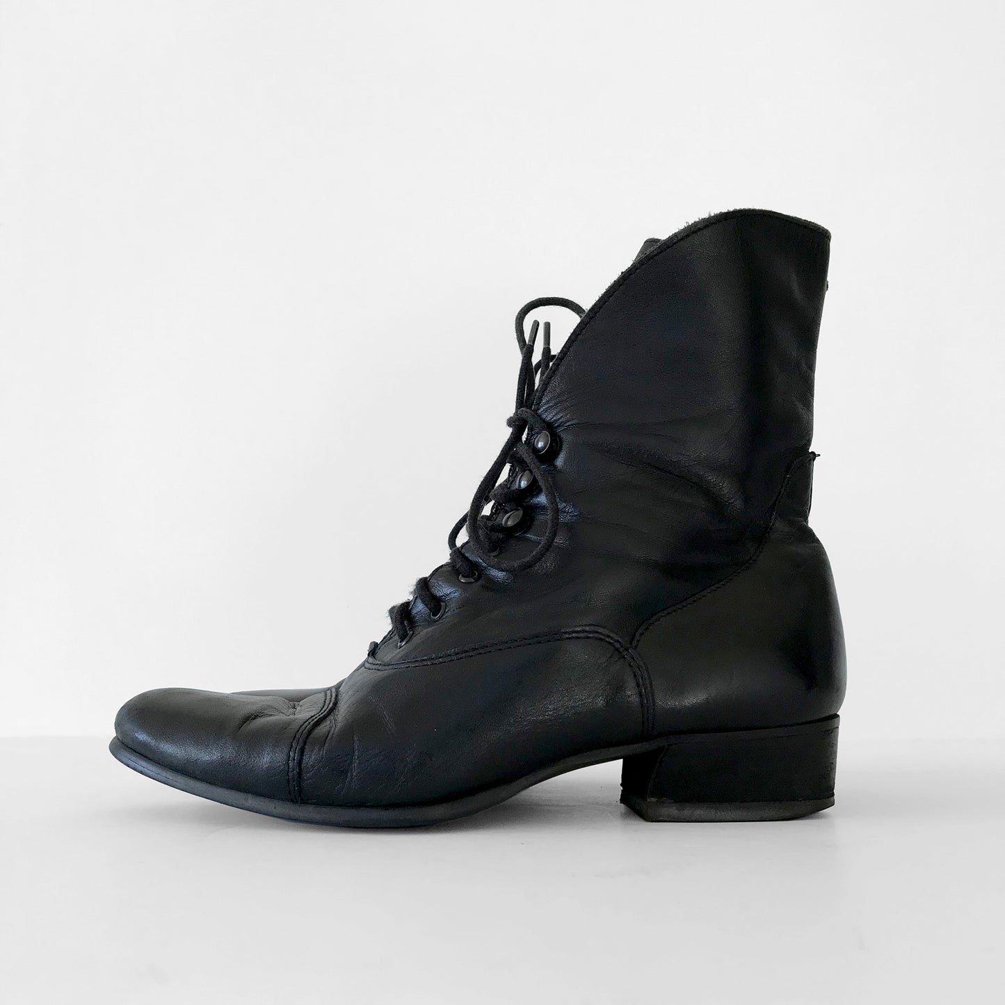 1990s Soft Black Leather Lace-Up Low-Heeled Ankle-Boot