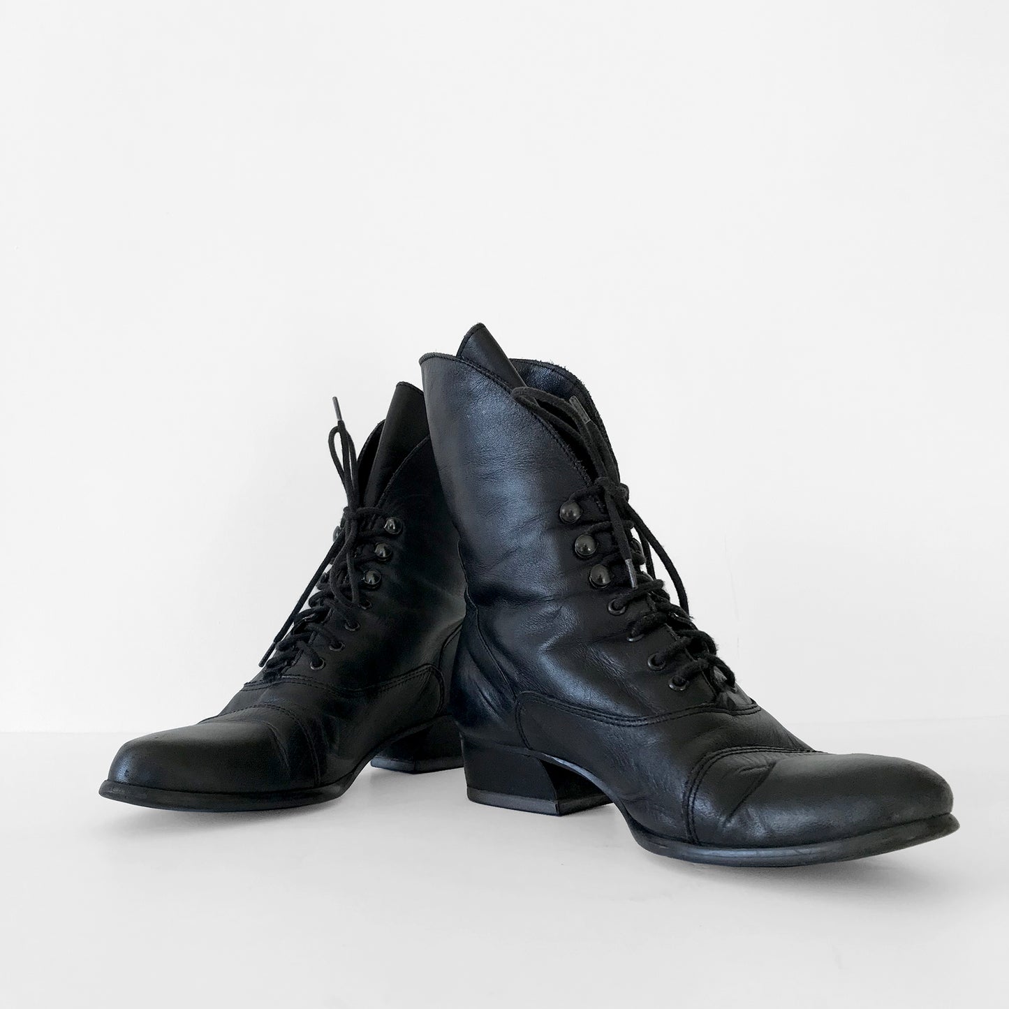 1990s Soft Black Leather Lace-Up Low-Heeled Ankle-Boot