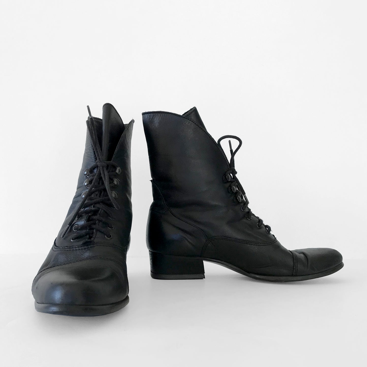 1990s Soft Black Leather Lace-Up Low-Heeled Ankle-Boot