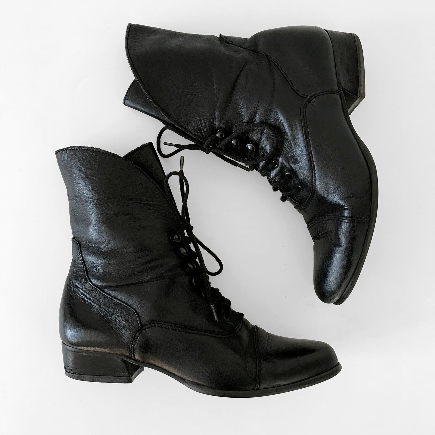 1990s Soft Black Leather Lace-Up Low-Heeled Ankle-Boot