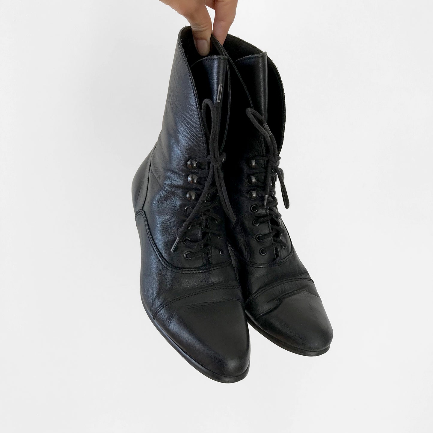 1990s Soft Black Leather Lace-Up Low-Heeled Ankle-Boot