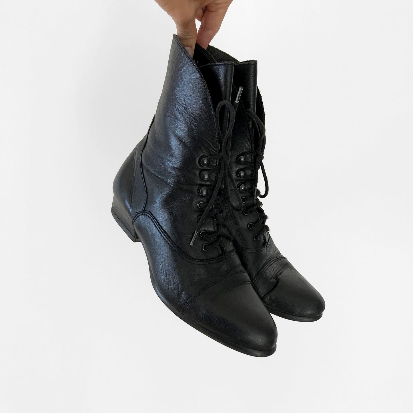 1990s Soft Black Leather Lace-Up Low-Heeled Ankle-Boot