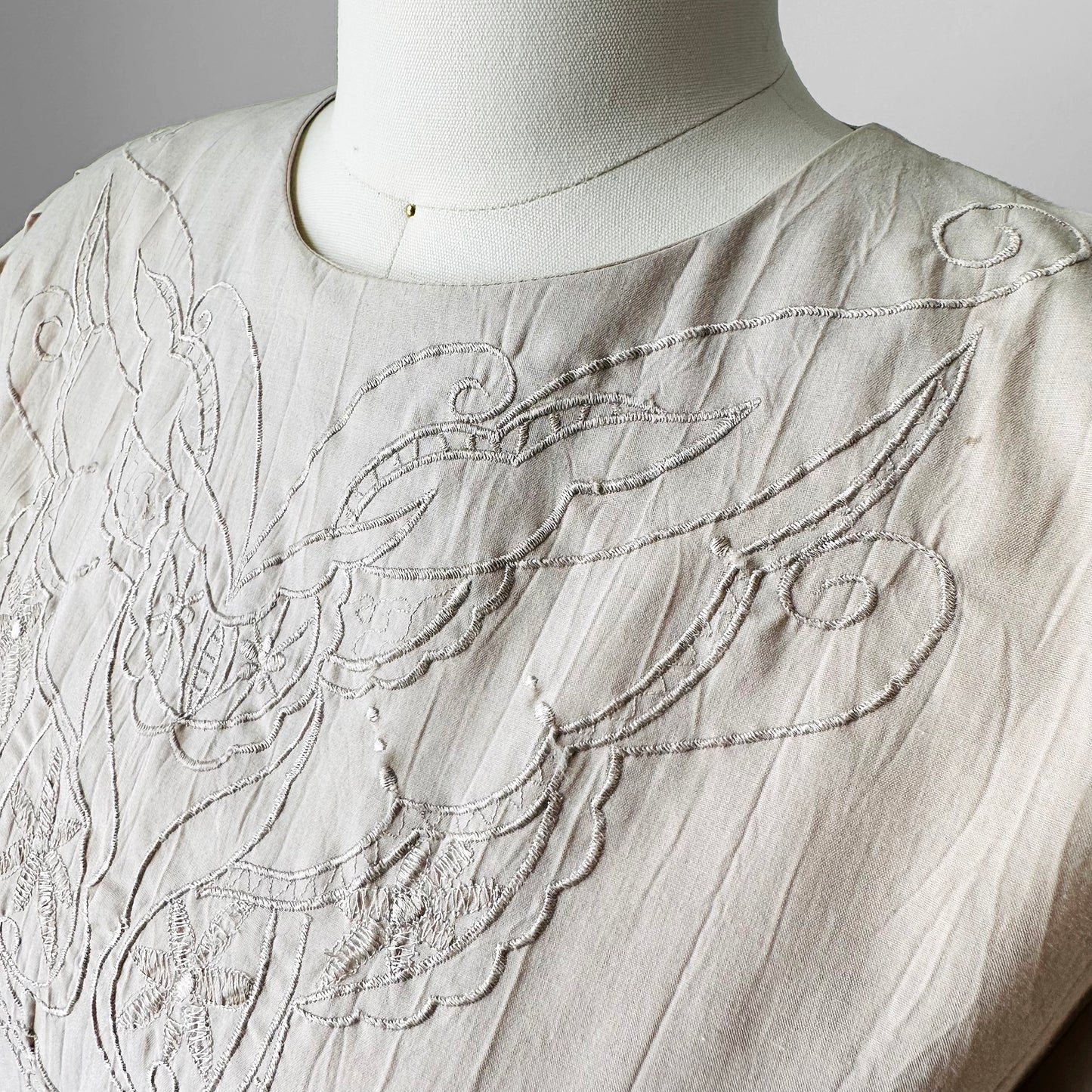 1980s Beige Taupe Grey Embroidered Puff Sleeve Cotton Blouse Top - S/M